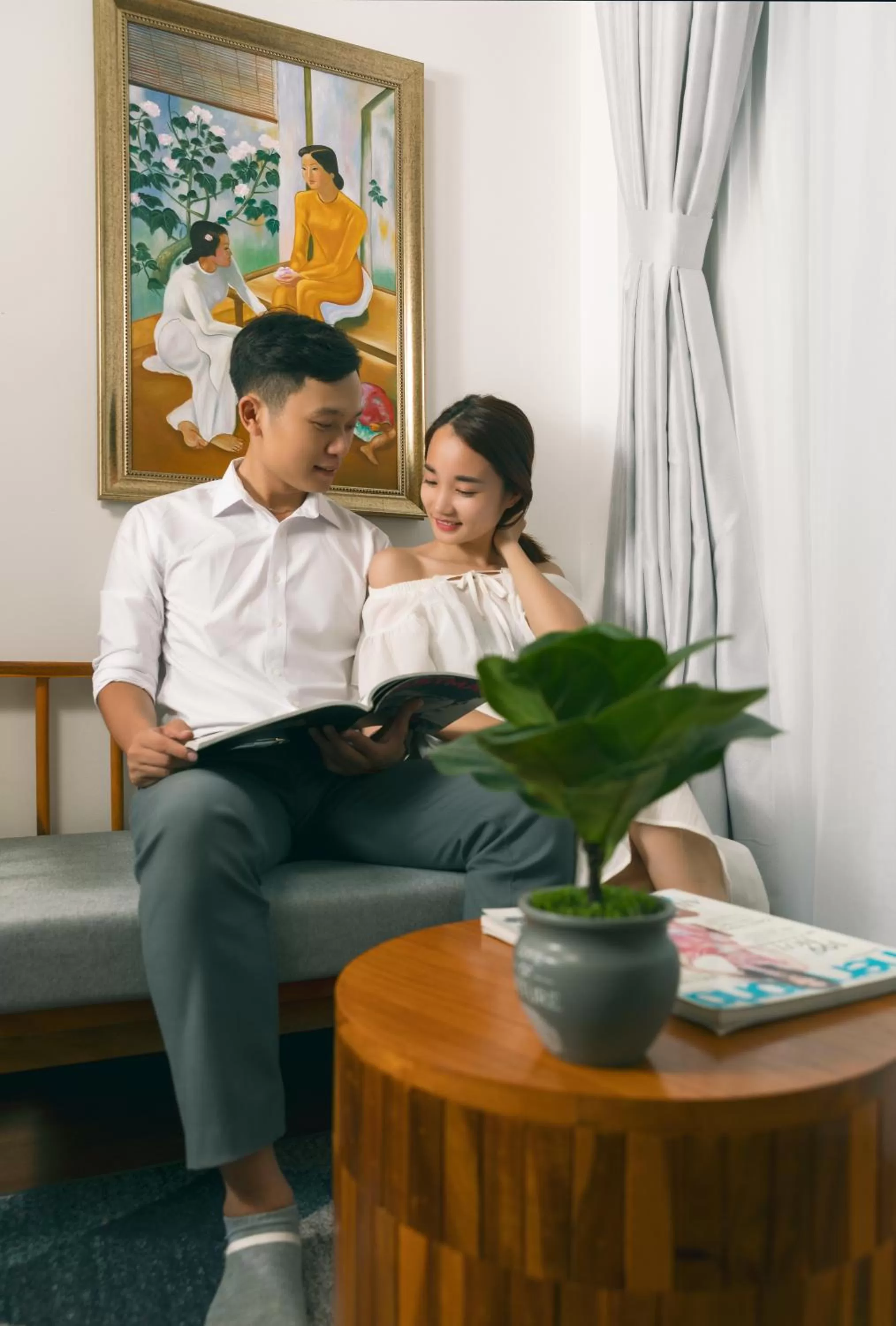 People in Chez Mimosa Local