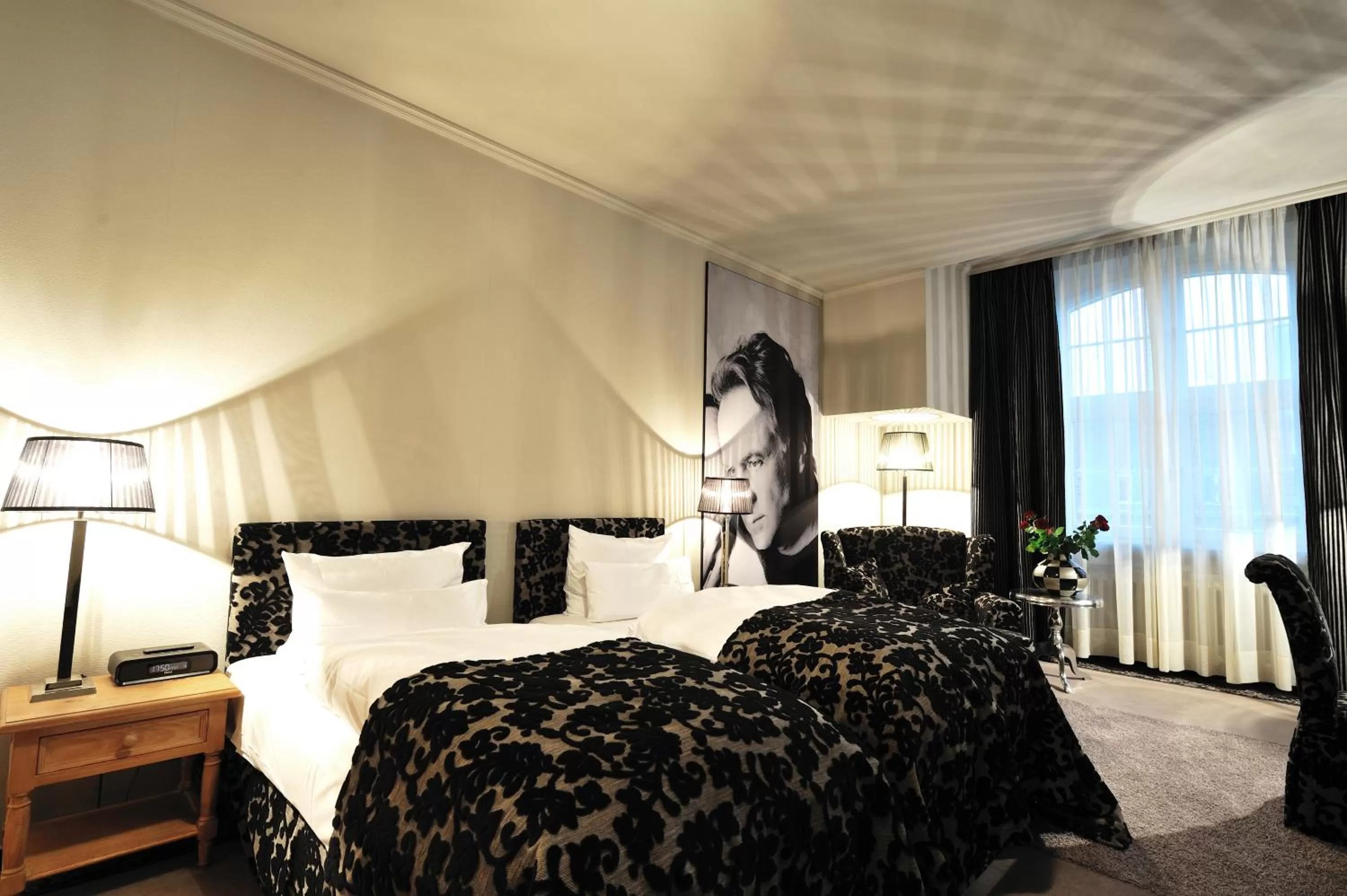 Photo of the whole room, Bed in Stage47