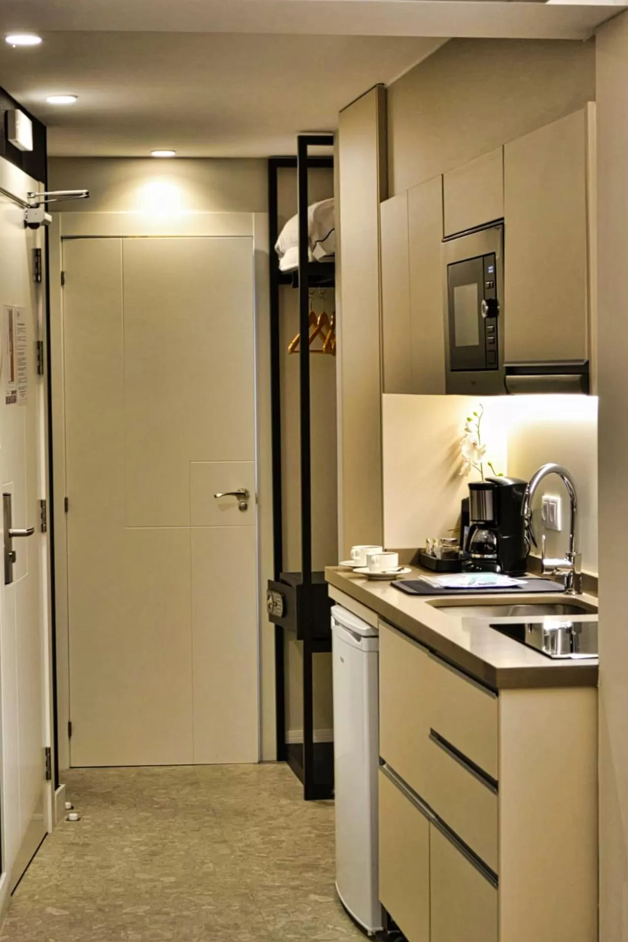 Kitchen or kitchenette in Posidonia Aparthotel