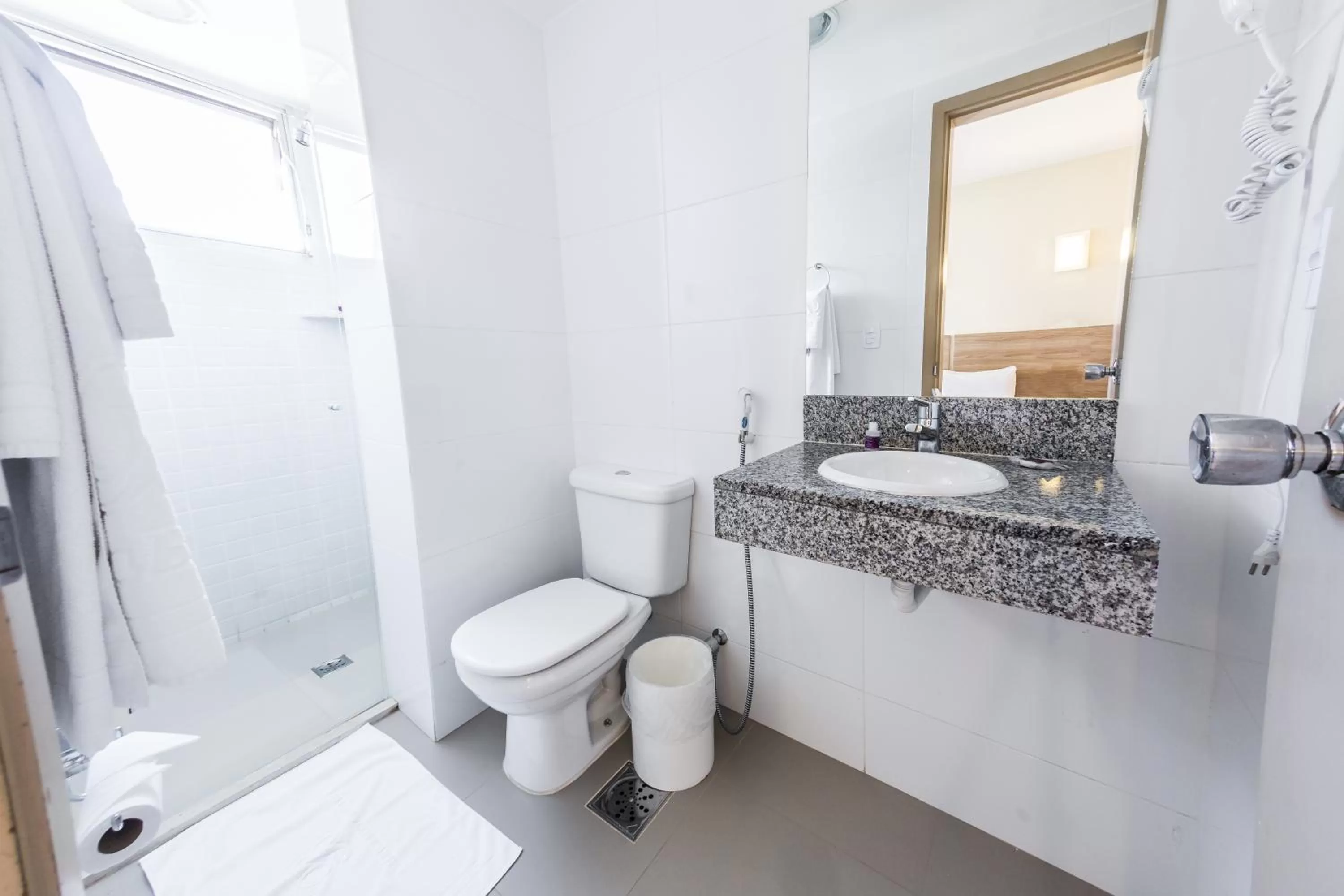 Shower in América Bittar Hotel