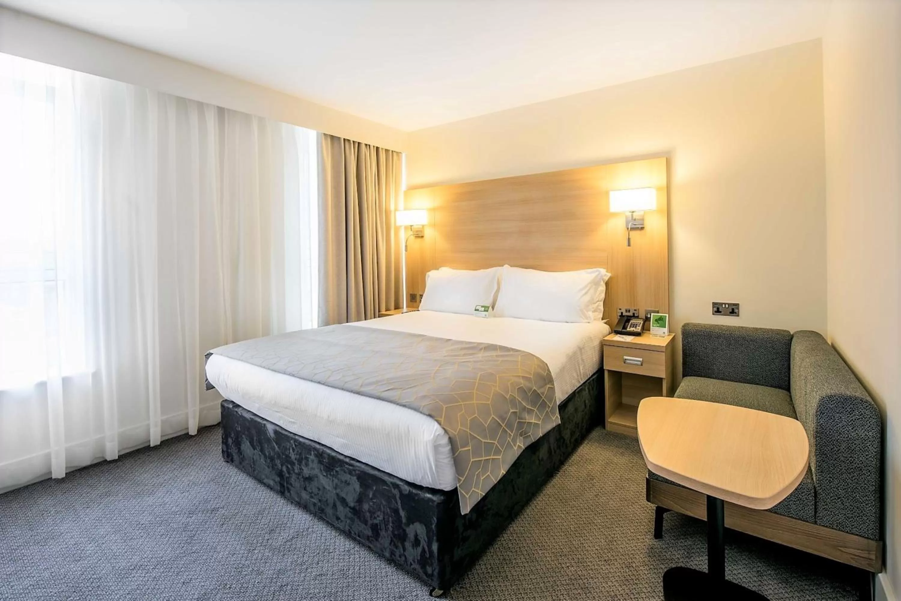 Photo of the whole room, Bed in Holiday Inn London Kensington High St. by IHG