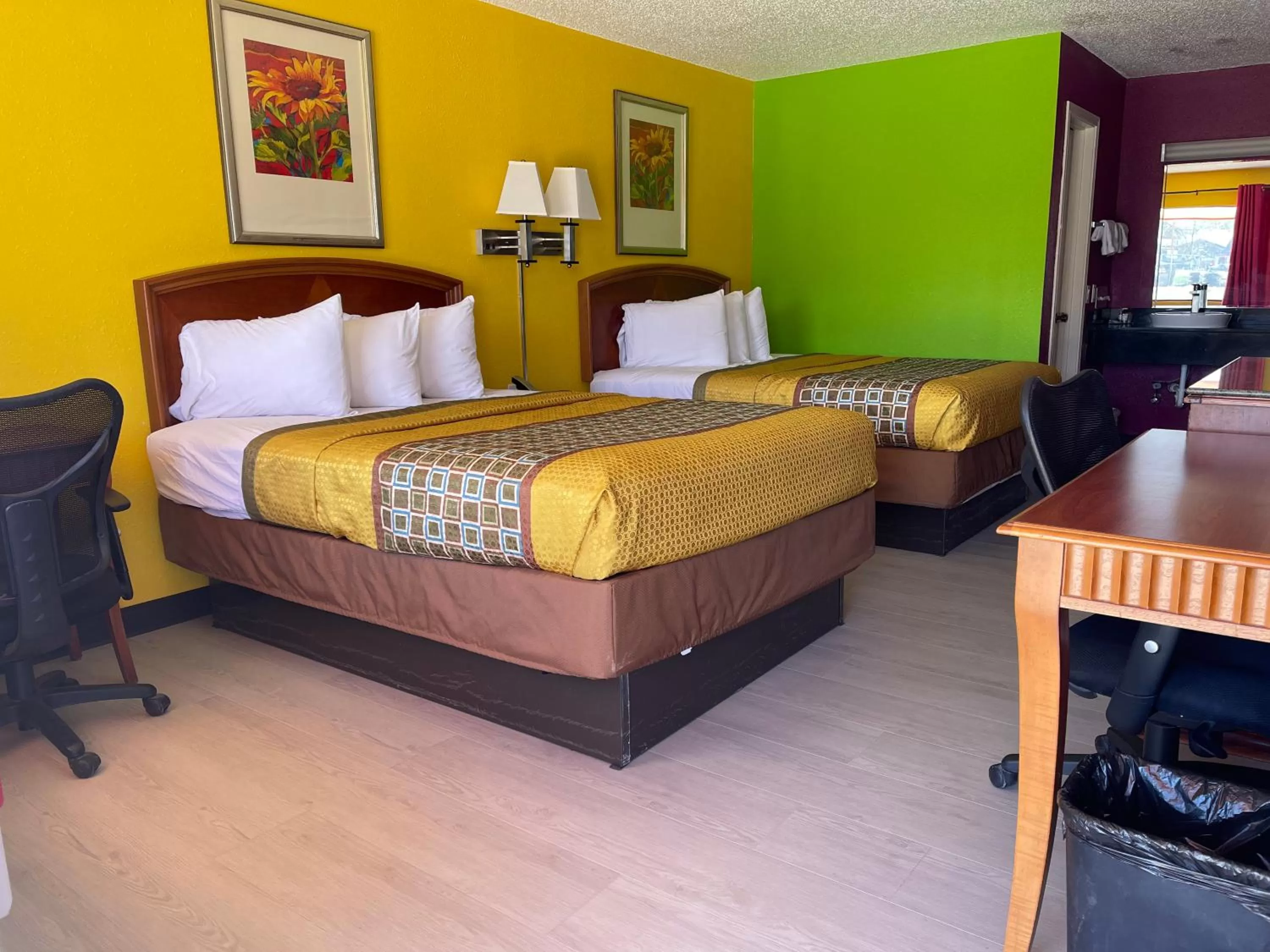 Photo of the whole room, Bed in Morning Star Inn