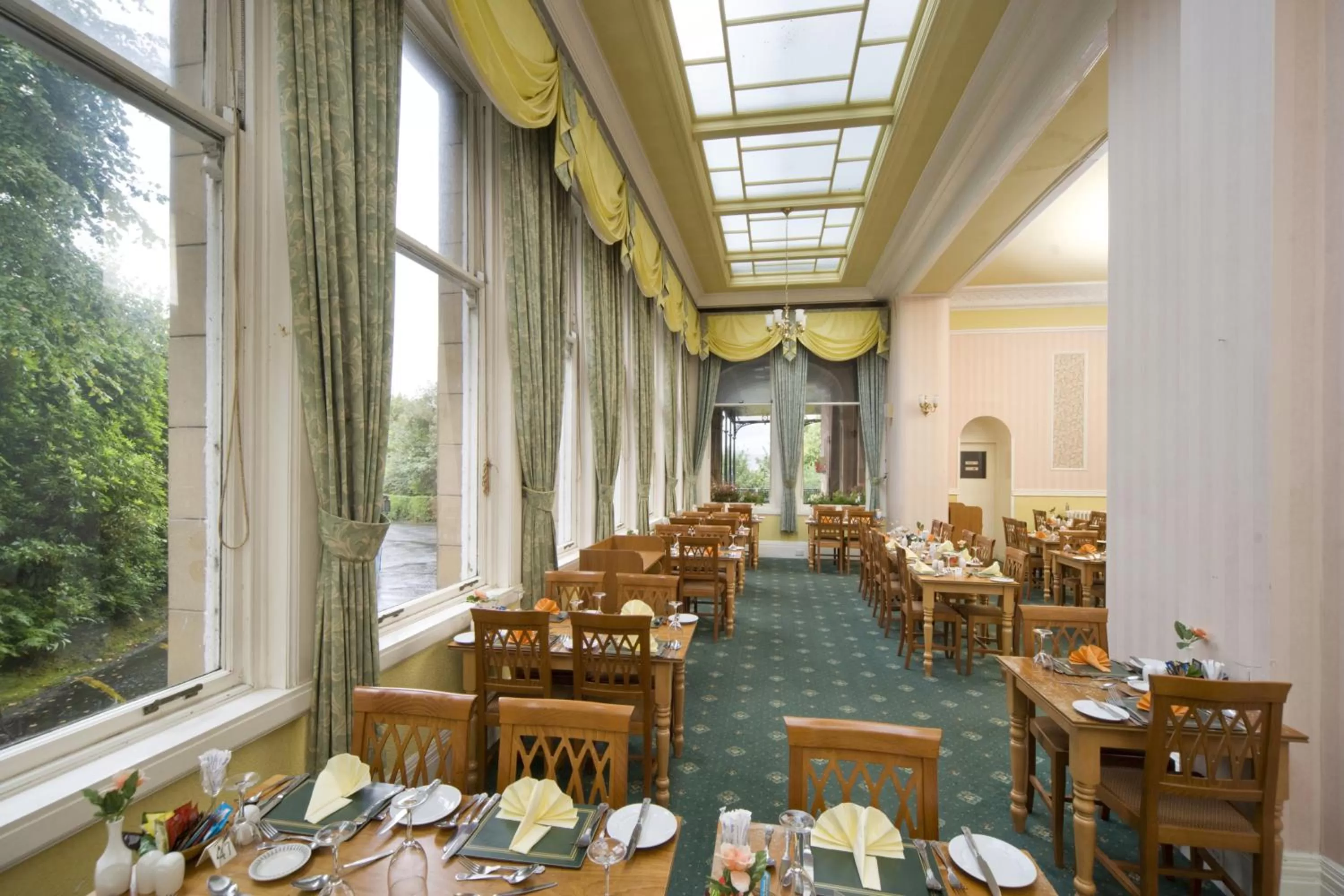 Restaurant/places to eat in The Glenburn Hotel