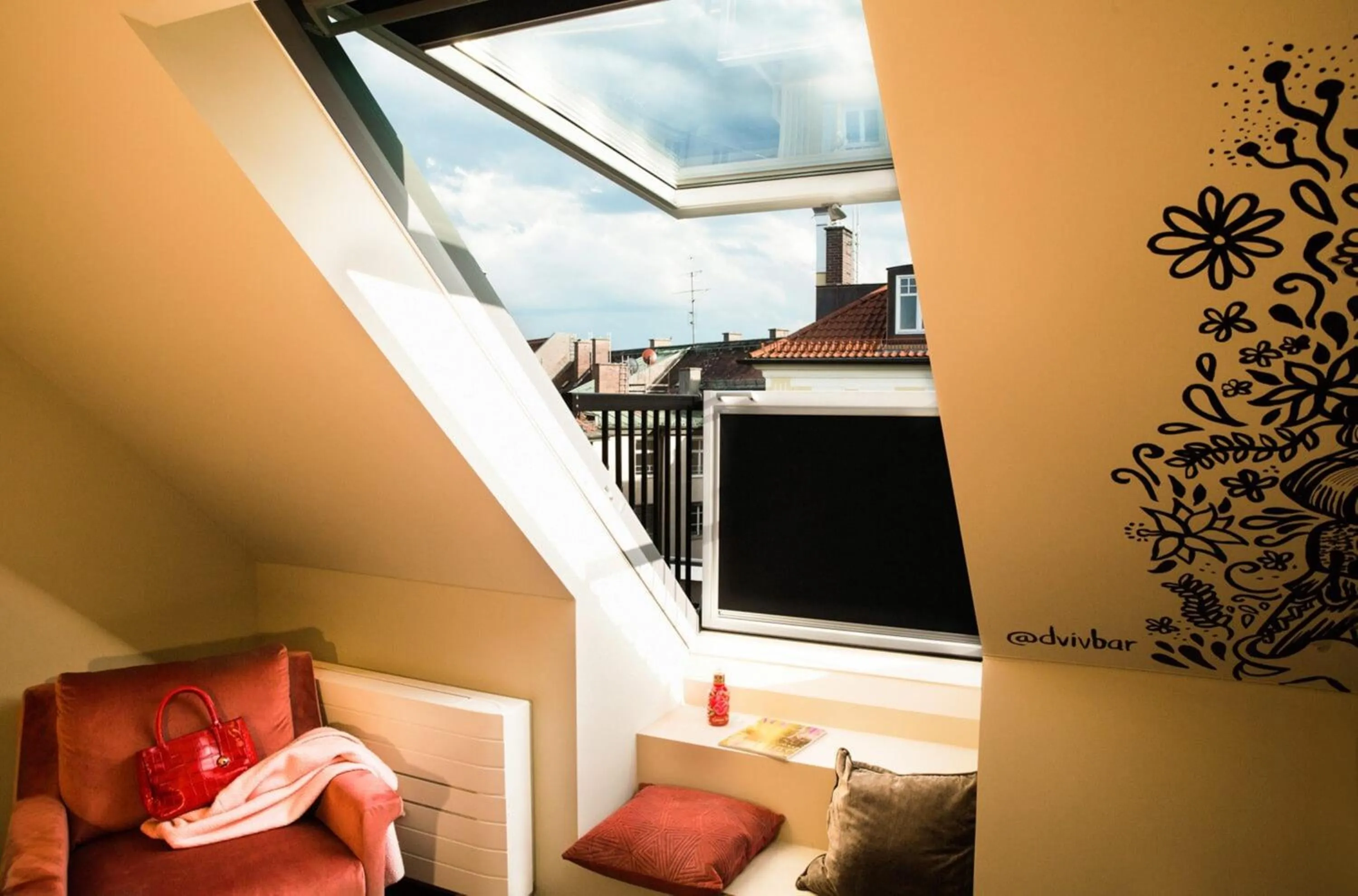 TV and multimedia in JAMS Music Hotel Munich