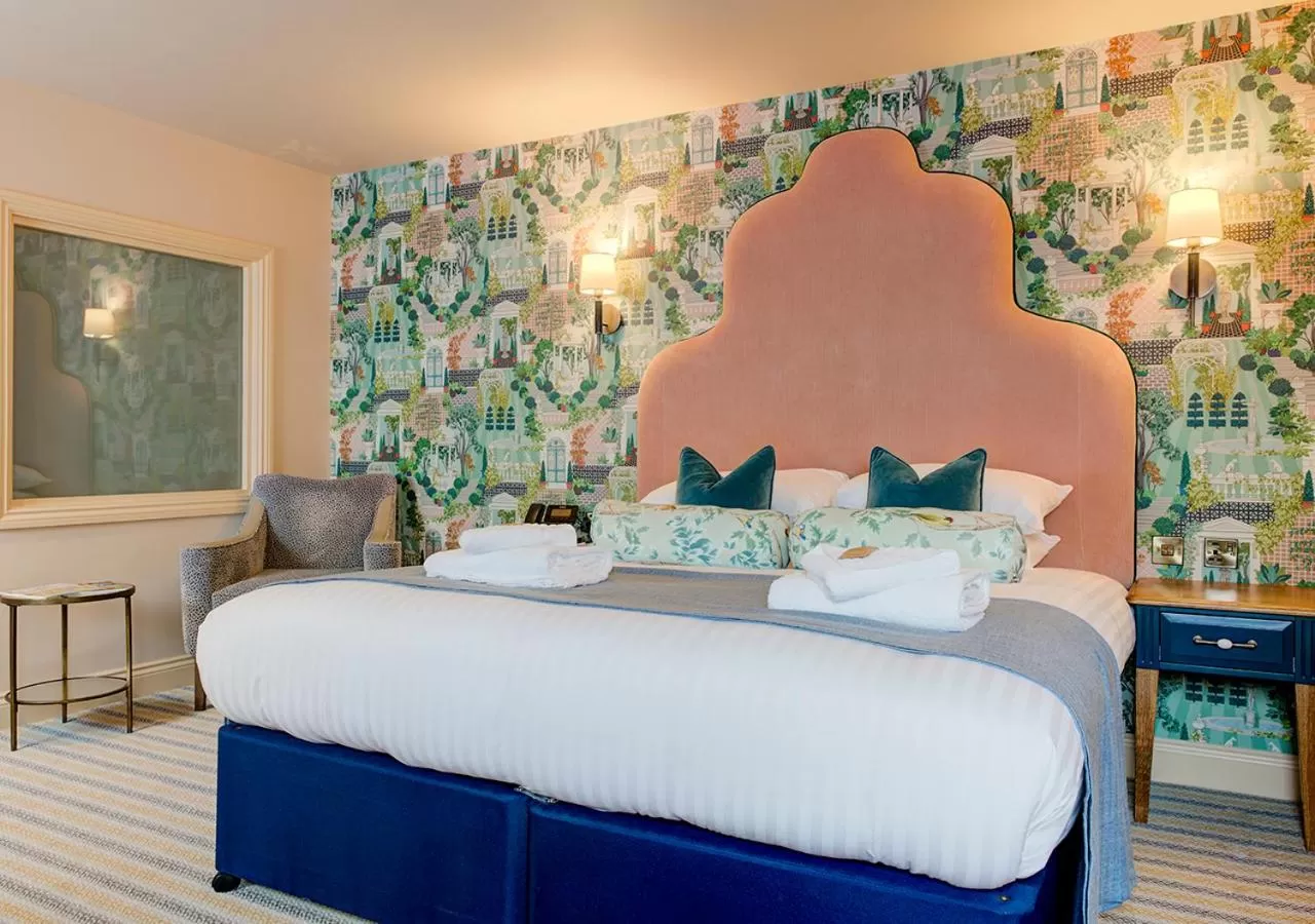 Bedroom, Bed in The George Hotel Colchester