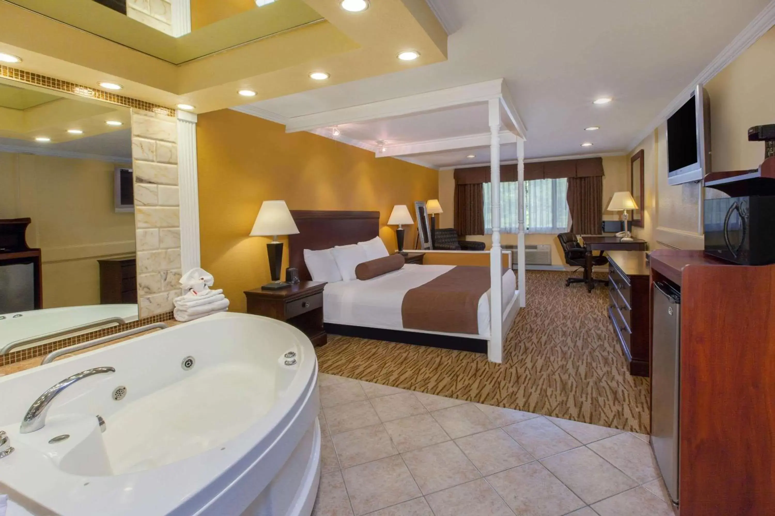 Luxury One-Bedroom King Suite - Non-Smoking in Baymont by Wyndham Pompton Plains/Wayne Luxury One-Bedroom King Suite - Non-Smoking in Baymont by Wyndham Pompton Plains/Wayne