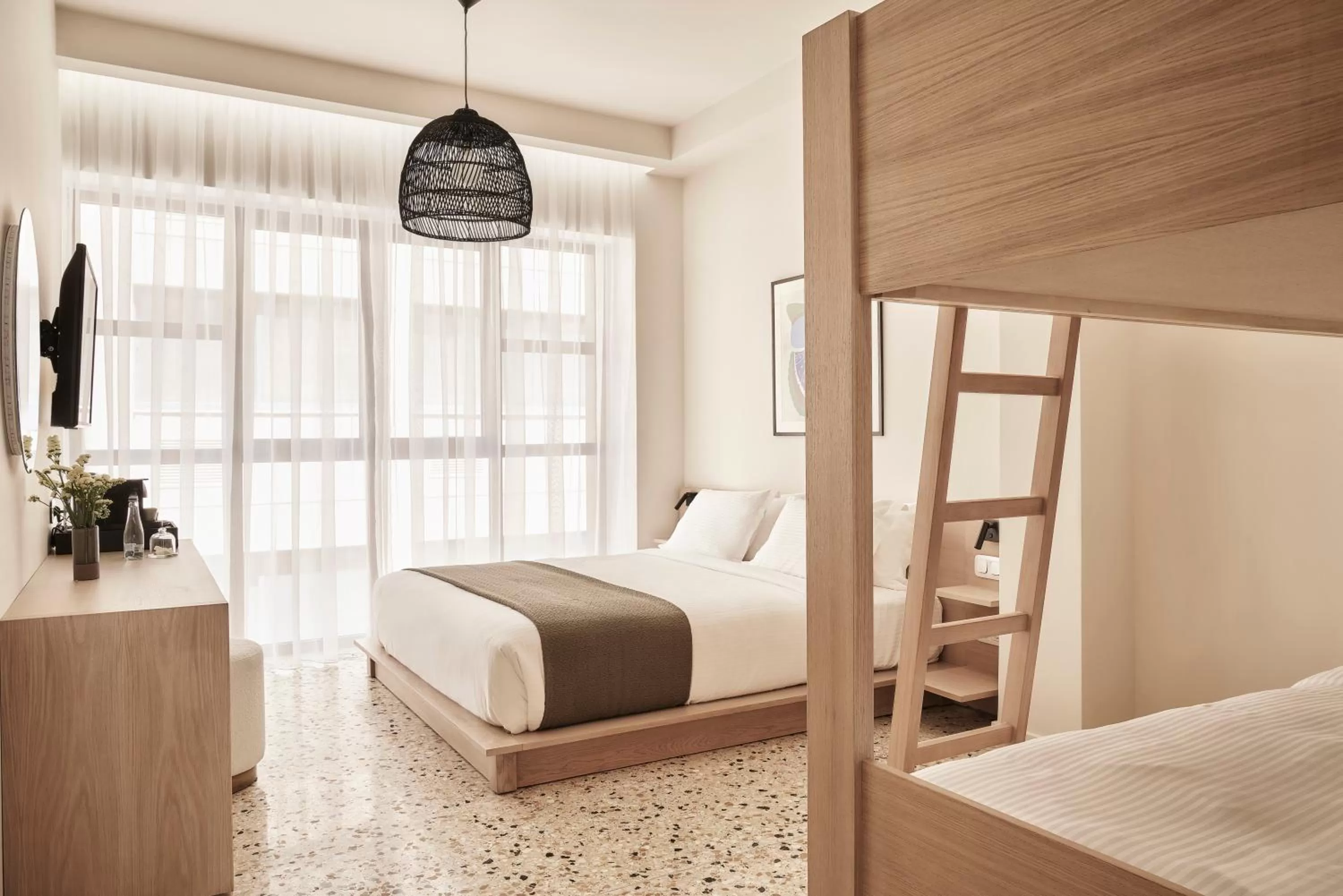 Photo of the whole room, Bed in Vasi