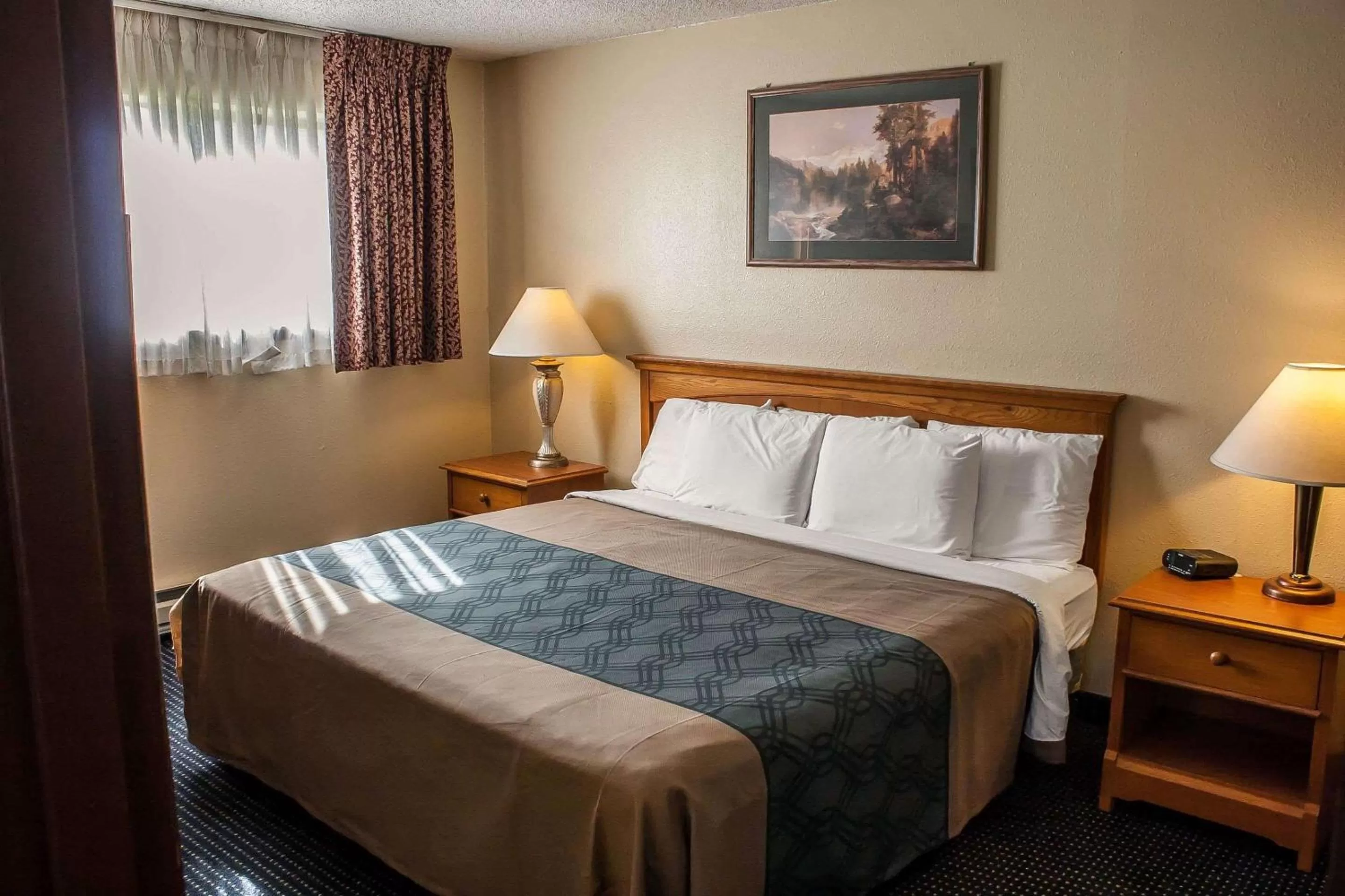 Photo of the whole room in Econo Lodge Inn & Suites Hoquiam