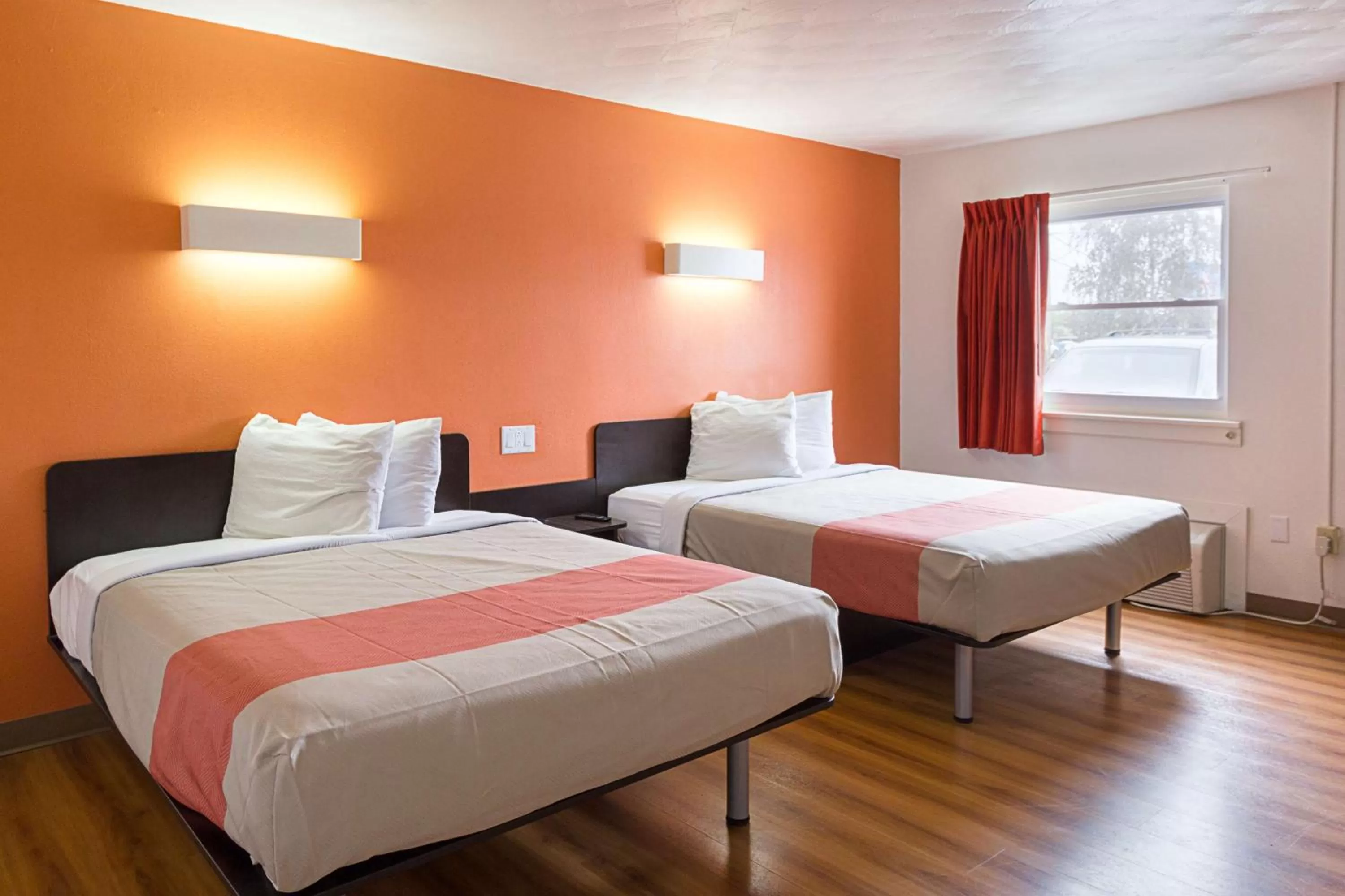 Photo of the whole room, Bed in Motel 6-Sidney, OH