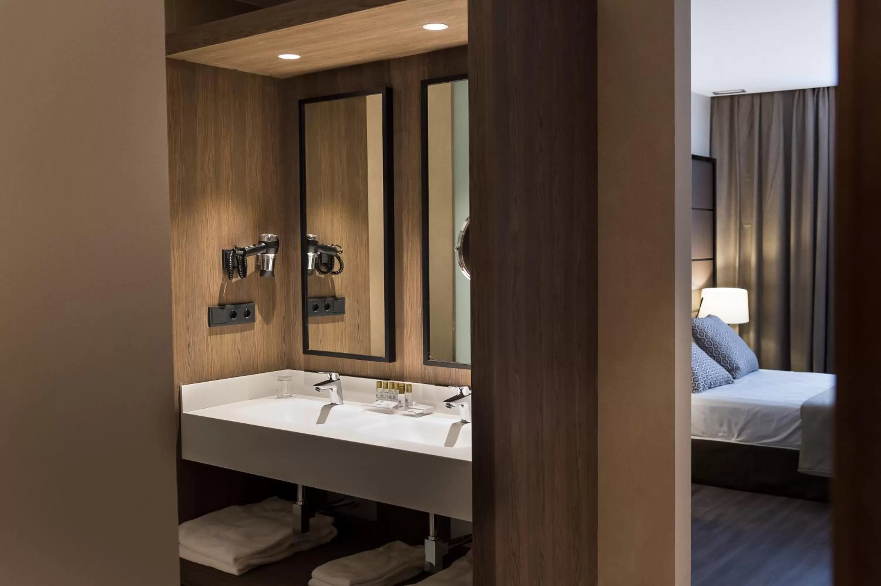 Photo of the whole room, Bed in Palacio Valderrabanos