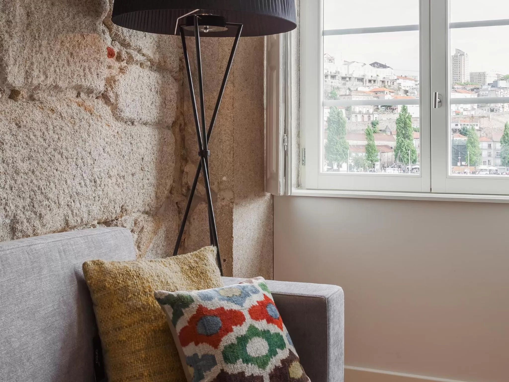 Decorative detail in Porto River