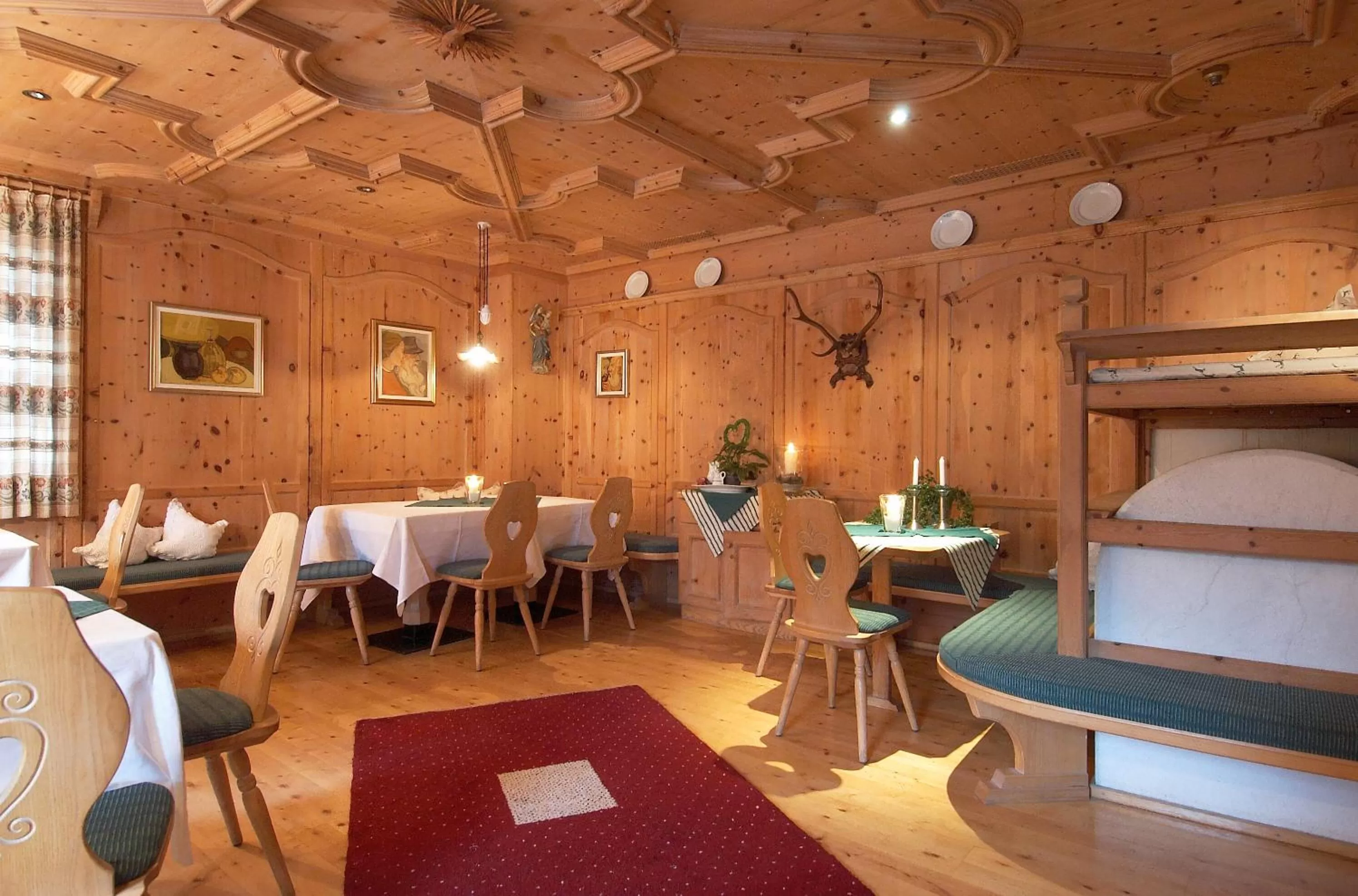 Communal lounge/ TV room, Restaurant/Places to Eat in Hotel Ostaria Posta