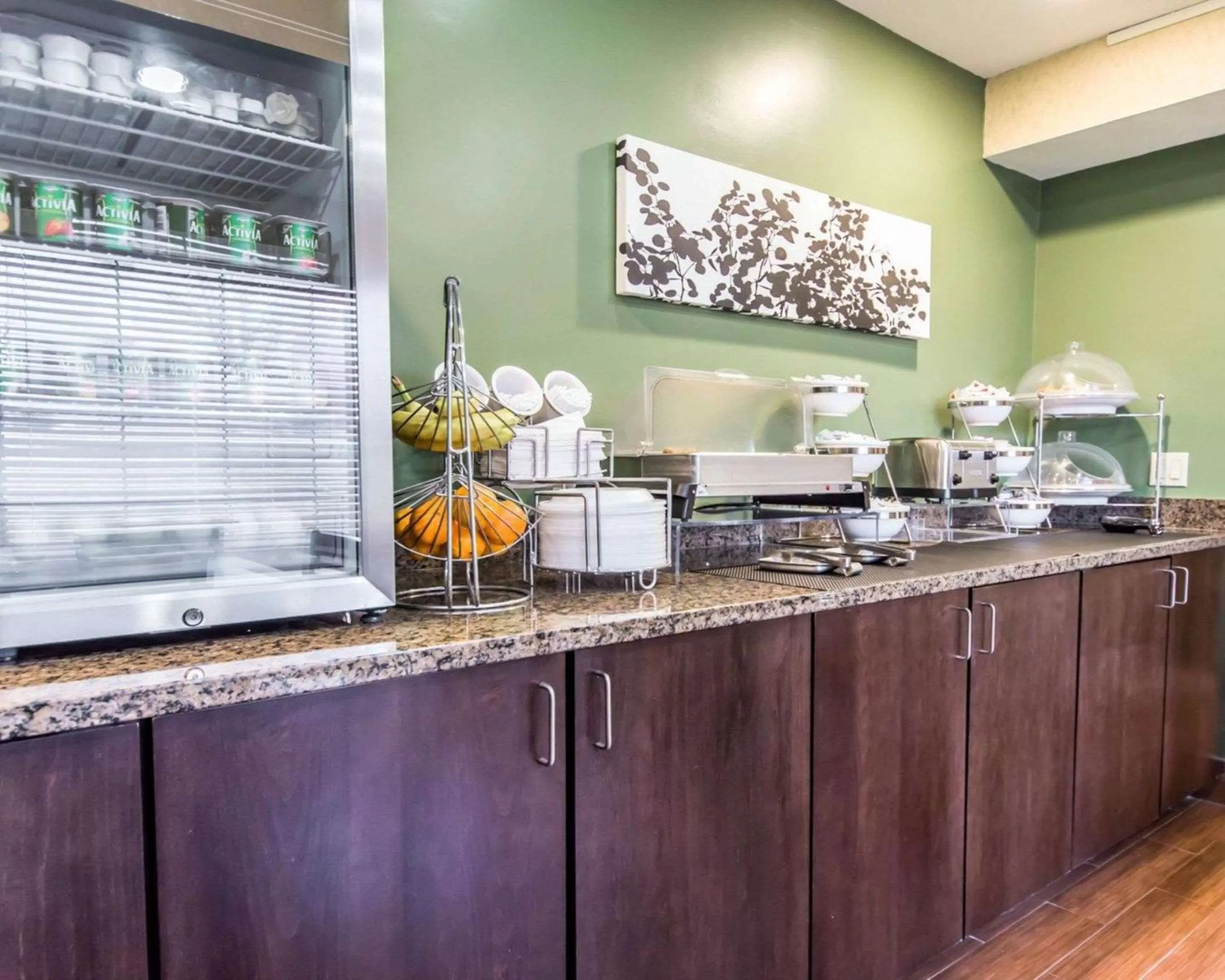 Restaurant/places to eat in Sleep Inn