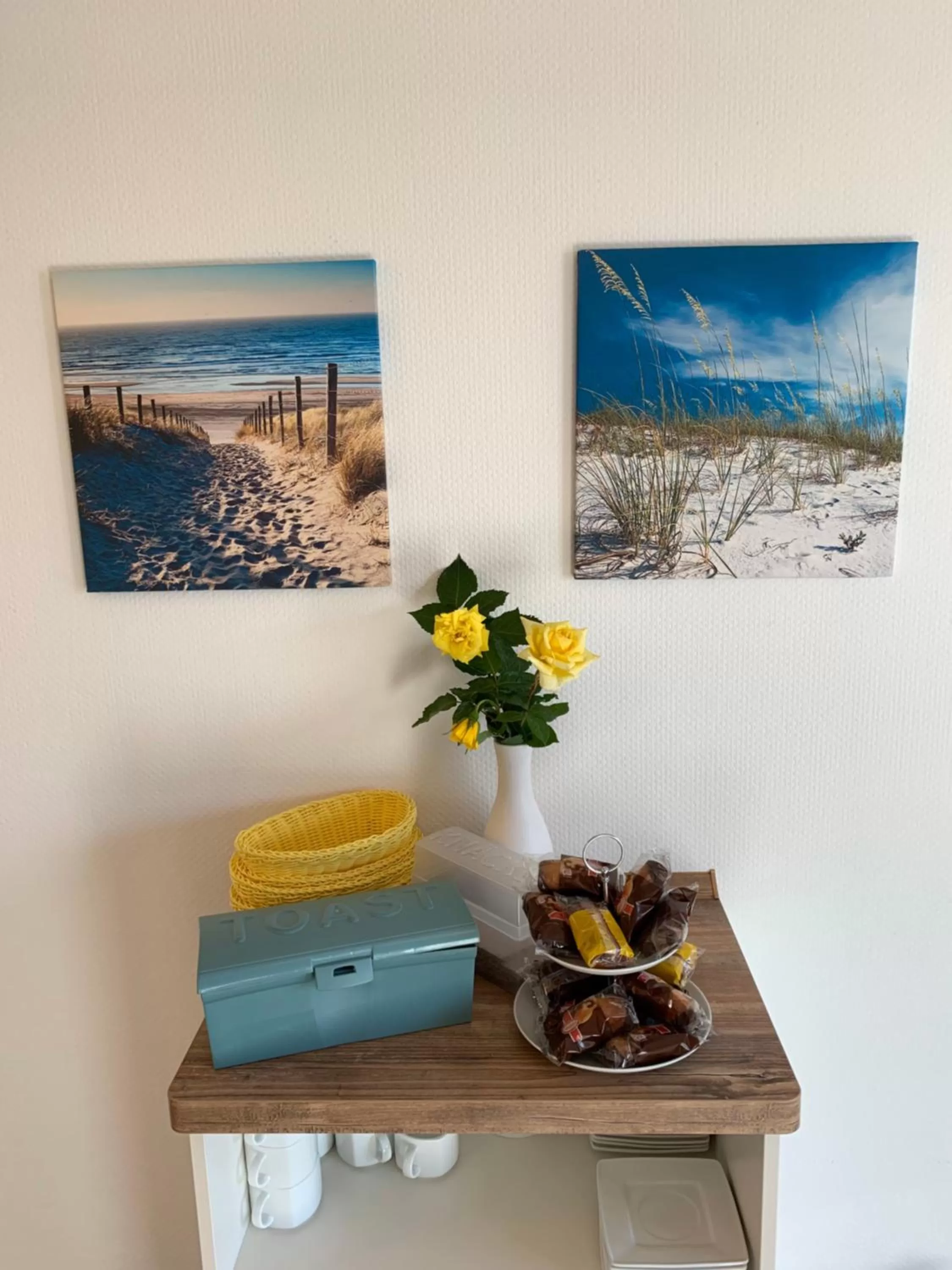 Food, TV/Entertainment Center in Mare Balticum