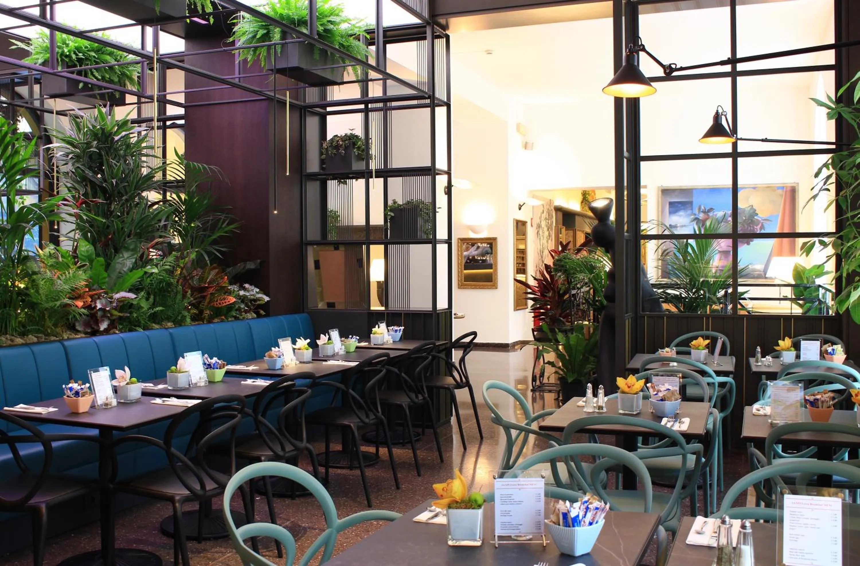 Buffet breakfast in Hotel Sanpi Milano