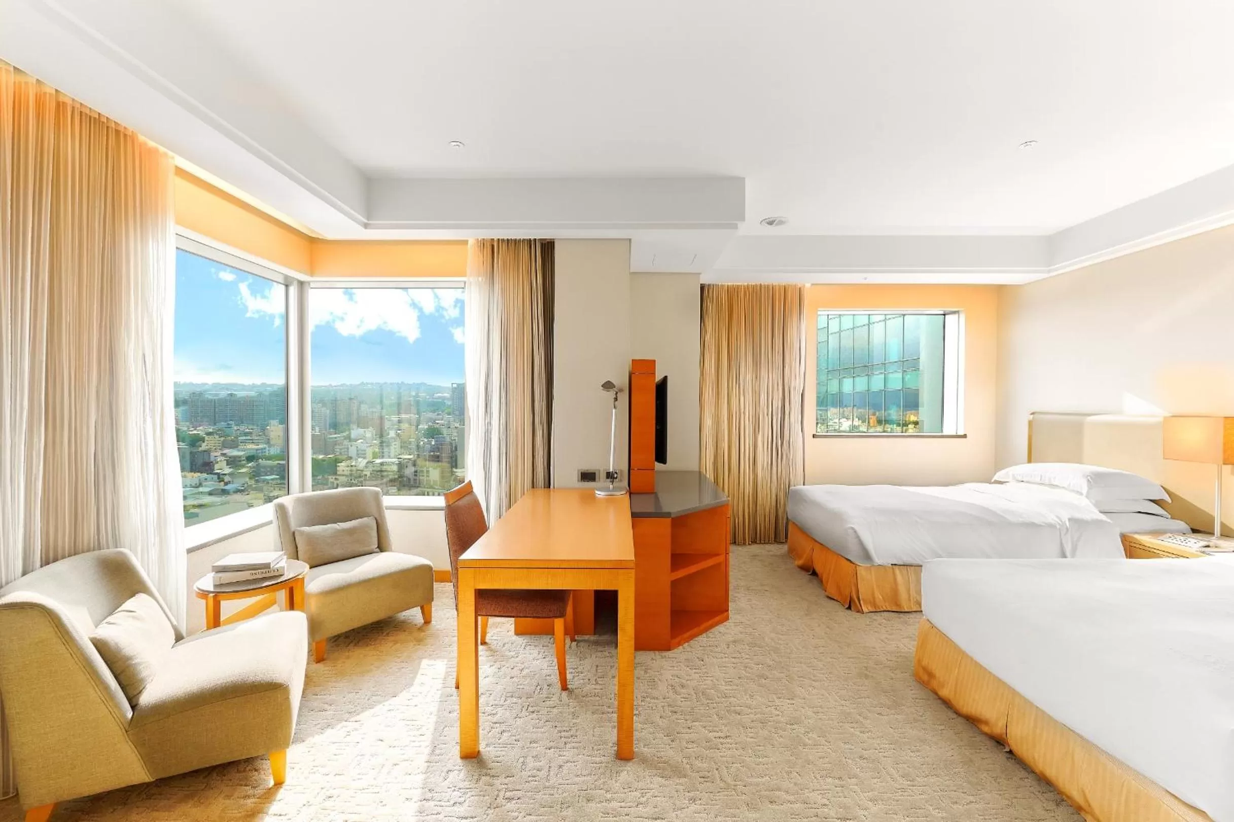 Deluxe Twin Room in Windsor Hotel Taichung