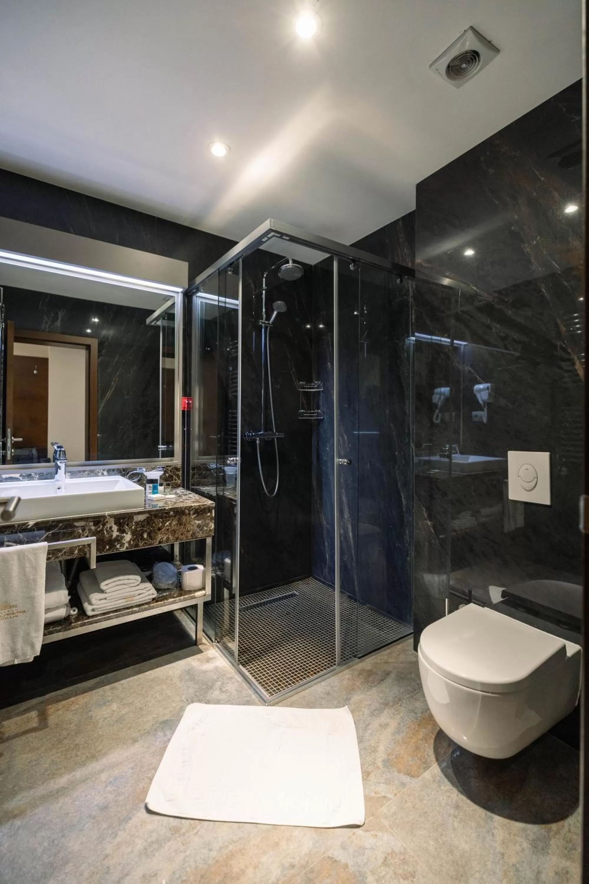 Bathroom in Hotel Prishtina