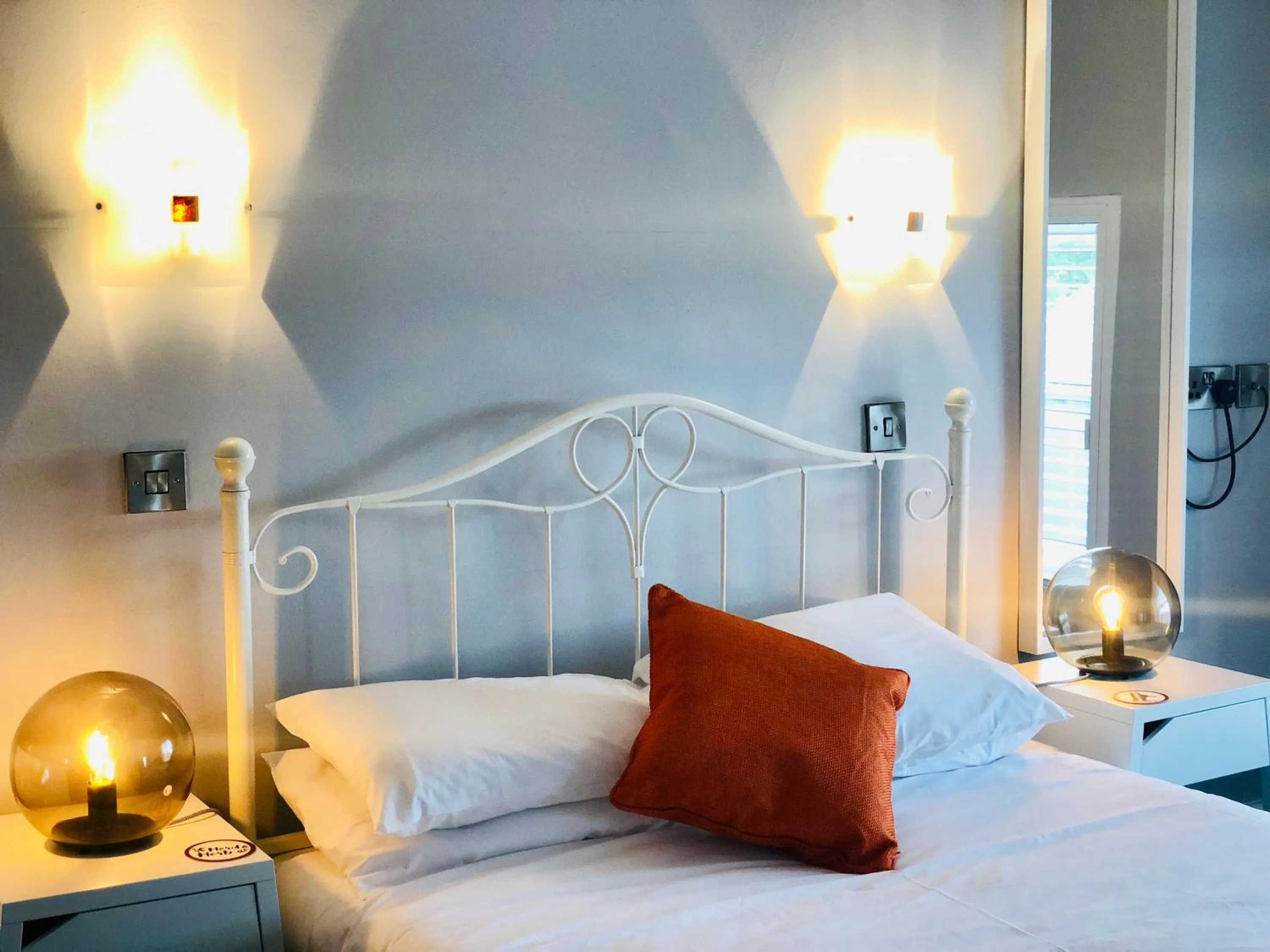 Bedroom, Bed in Hardwick Arms Hotel