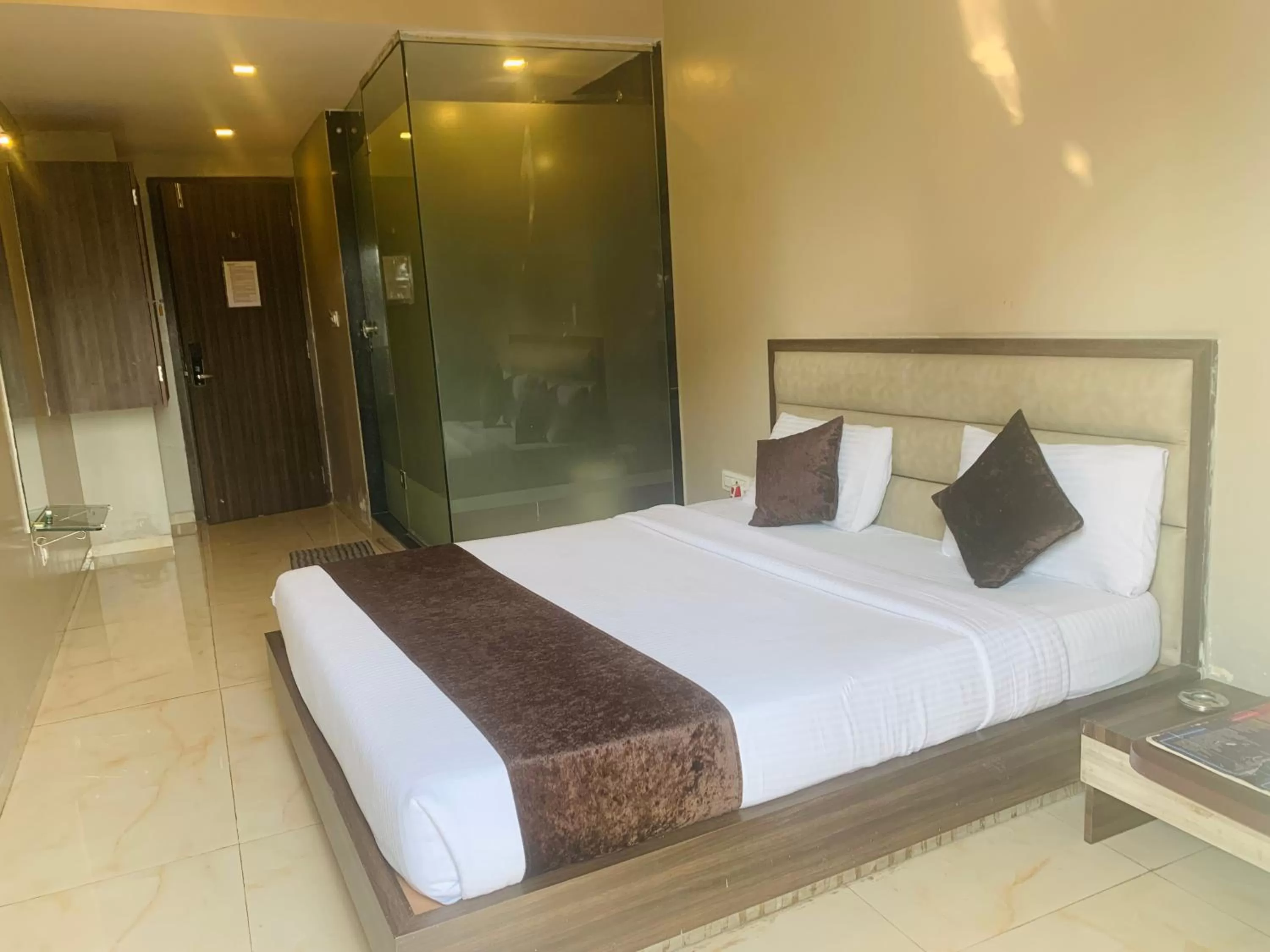 Bed in Hotel Merakee - Near Dahisar Mira Road Mumbai
