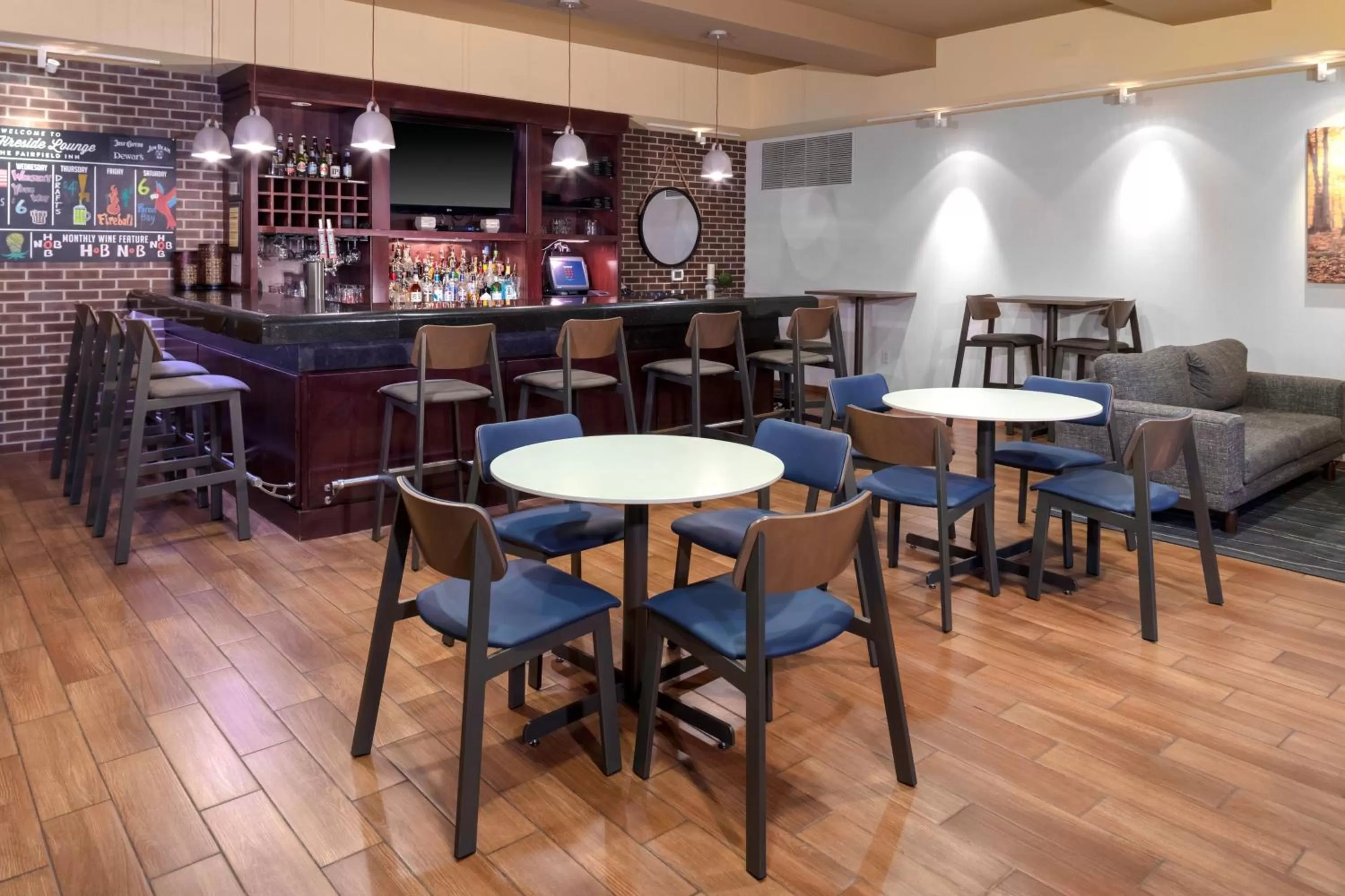 Lounge or bar in Fairfield Inn & Suites by Marriott Wichita Downtown