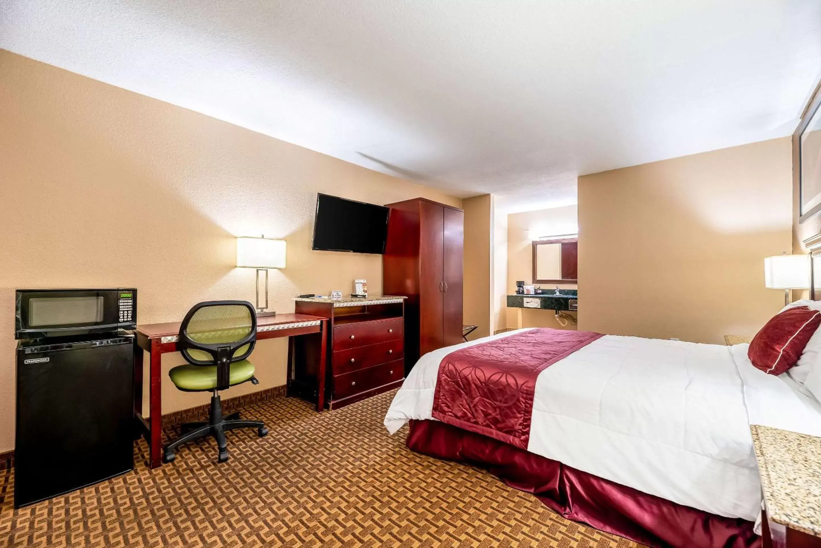 King Room - Smoking in Rodeway Inn King Room - Smoking in Rodeway Inn