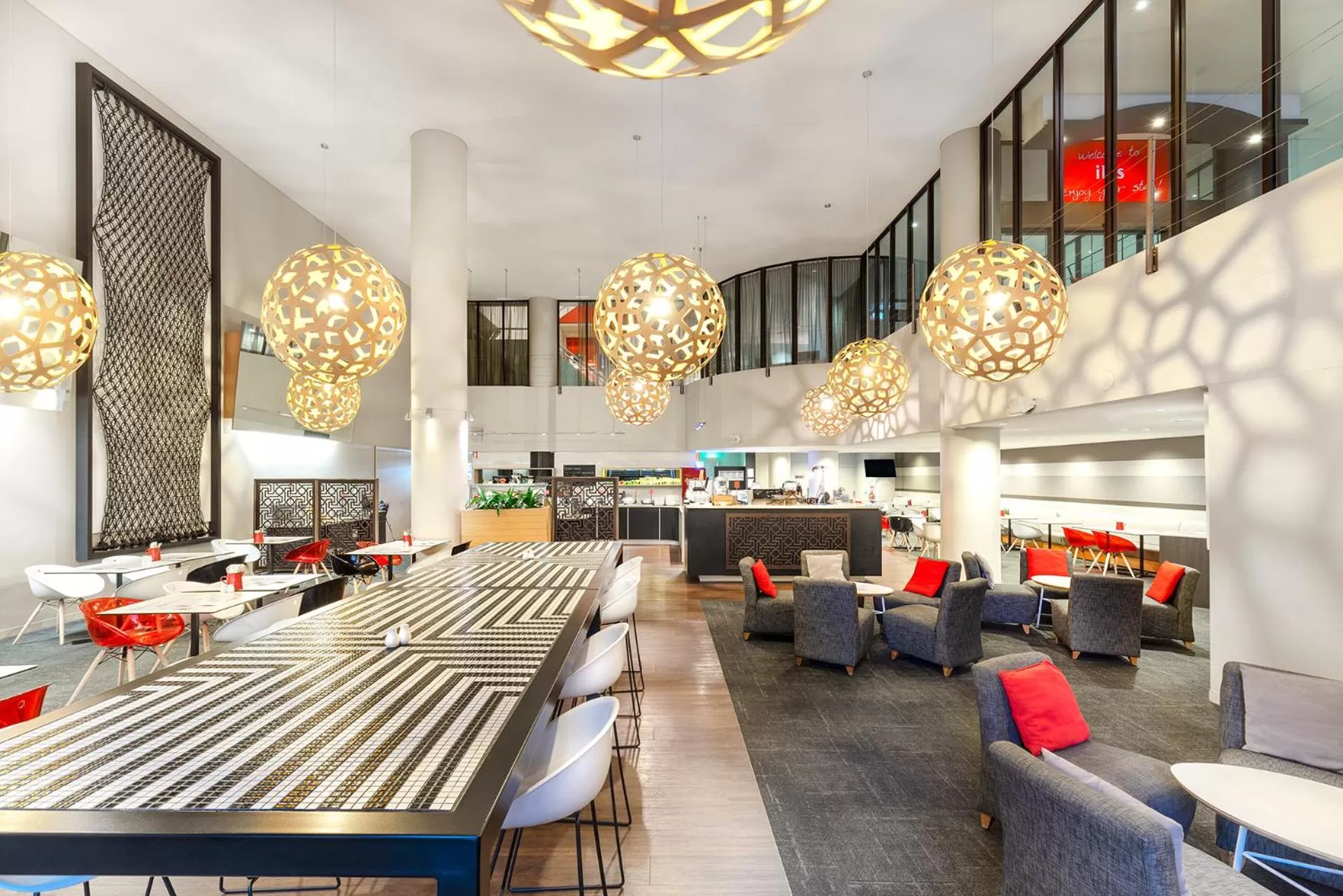 Restaurant/places to eat in ibis Melbourne Hotel and Apartments