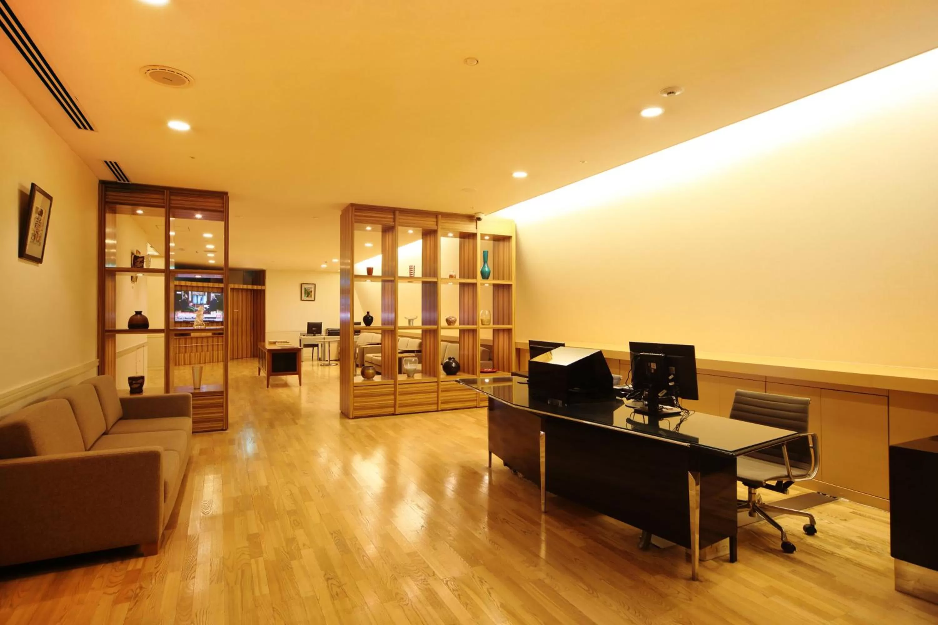 Lounge or bar in ANA Crowne Plaza Kobe by IHG