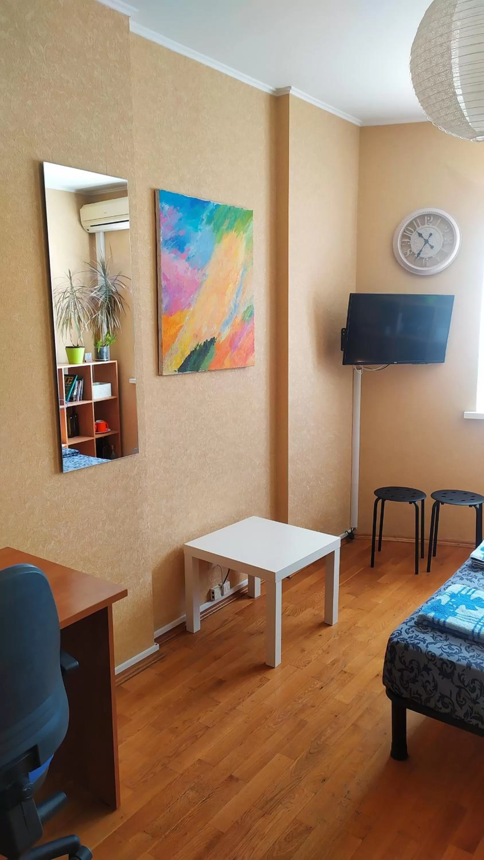 Photo of the whole room, Bed in Alaska Fox