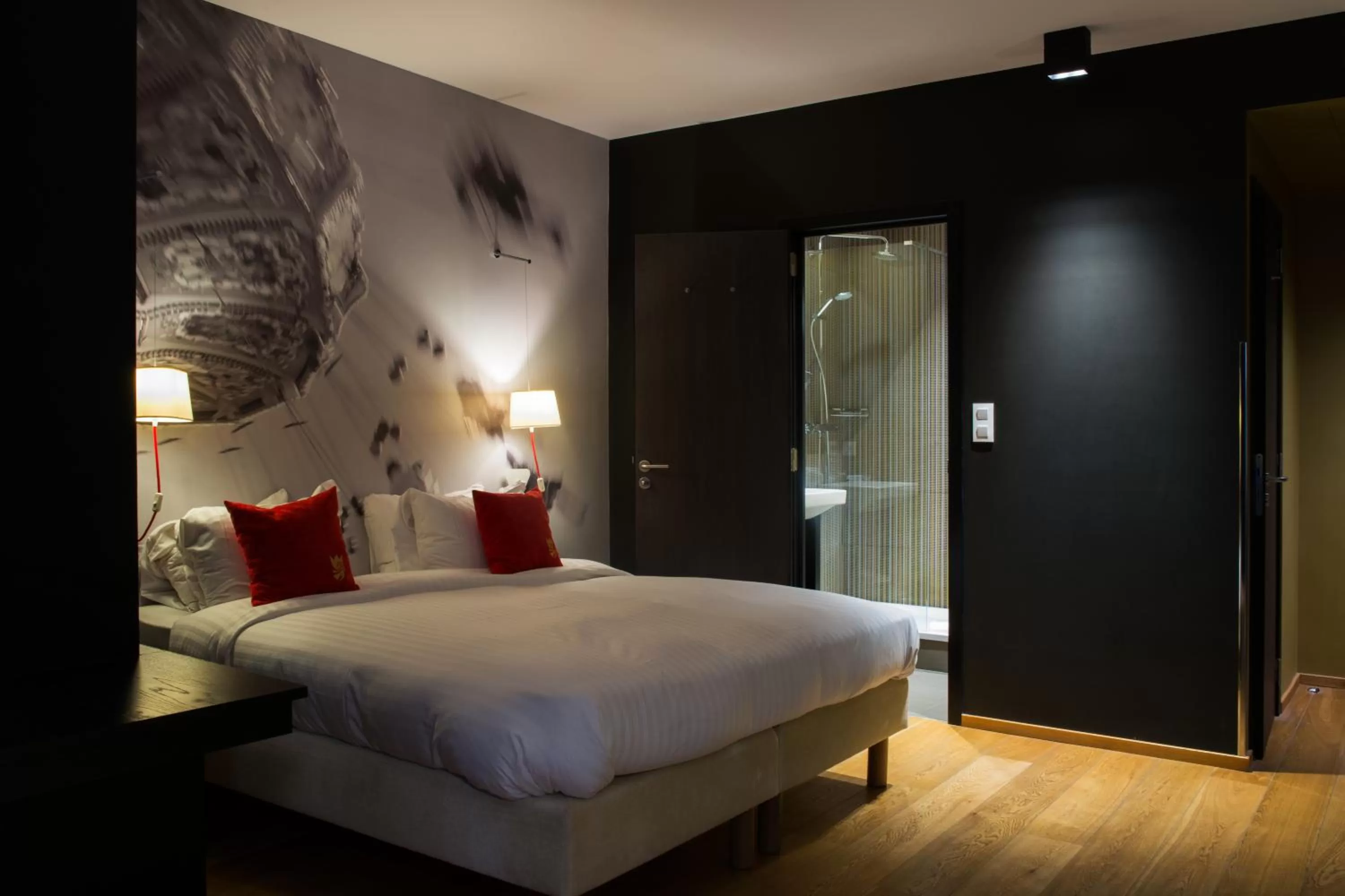 Photo of the whole room, Bed in Hotel The Royal Snail