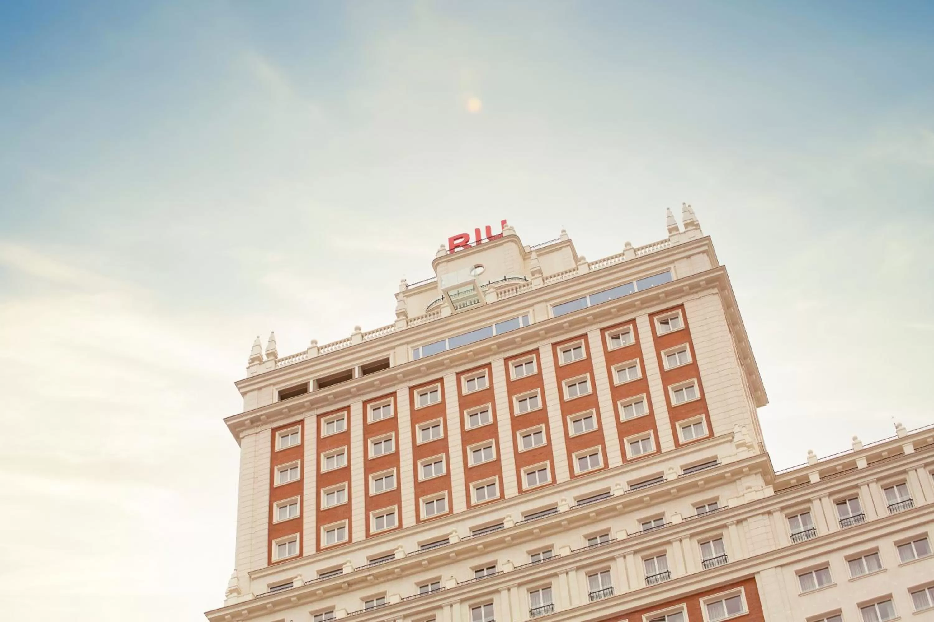 Property building in Riu Plaza España
