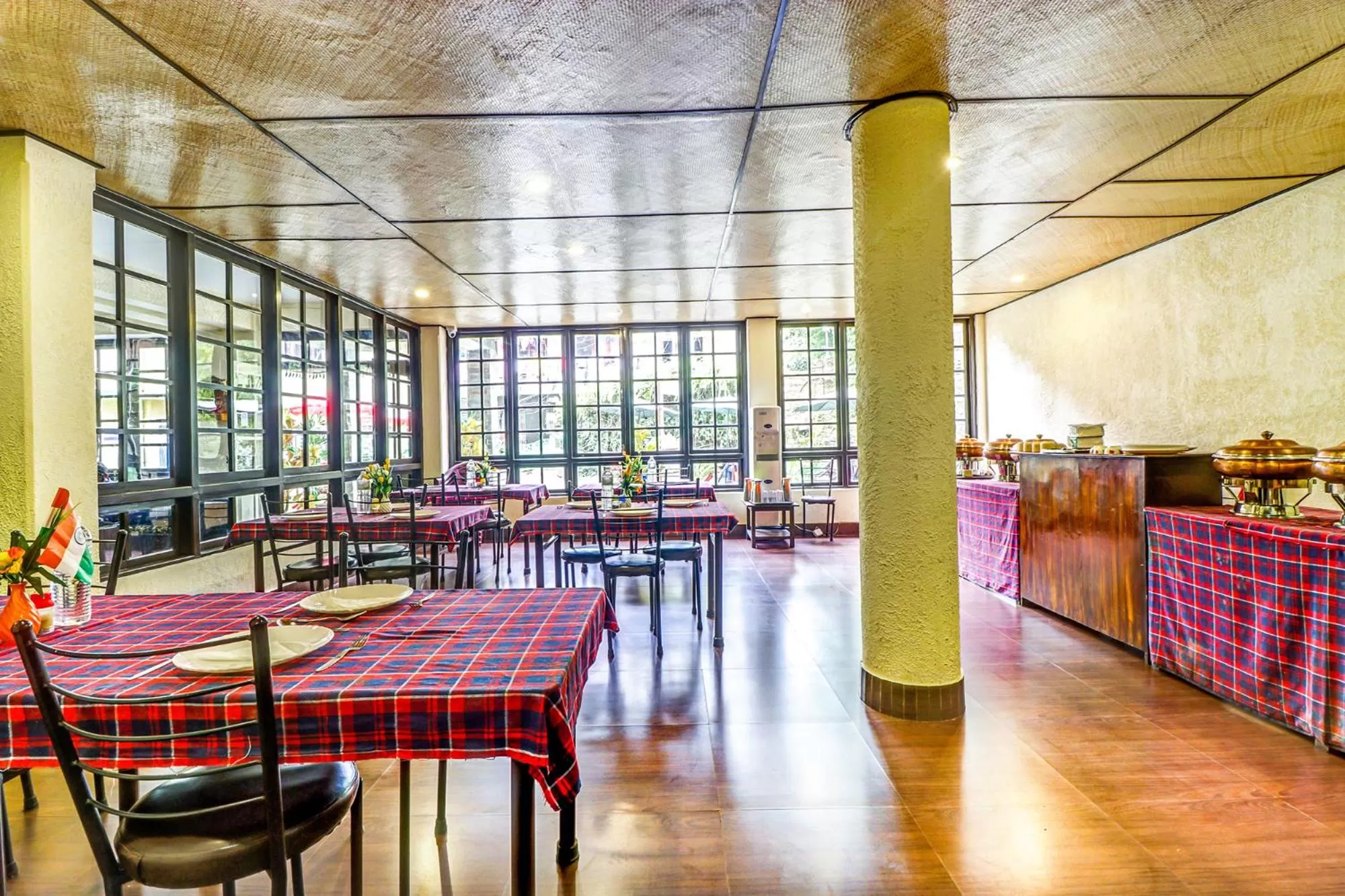 Restaurant/Places to Eat in FabHotel Oak Ridge Retreat I