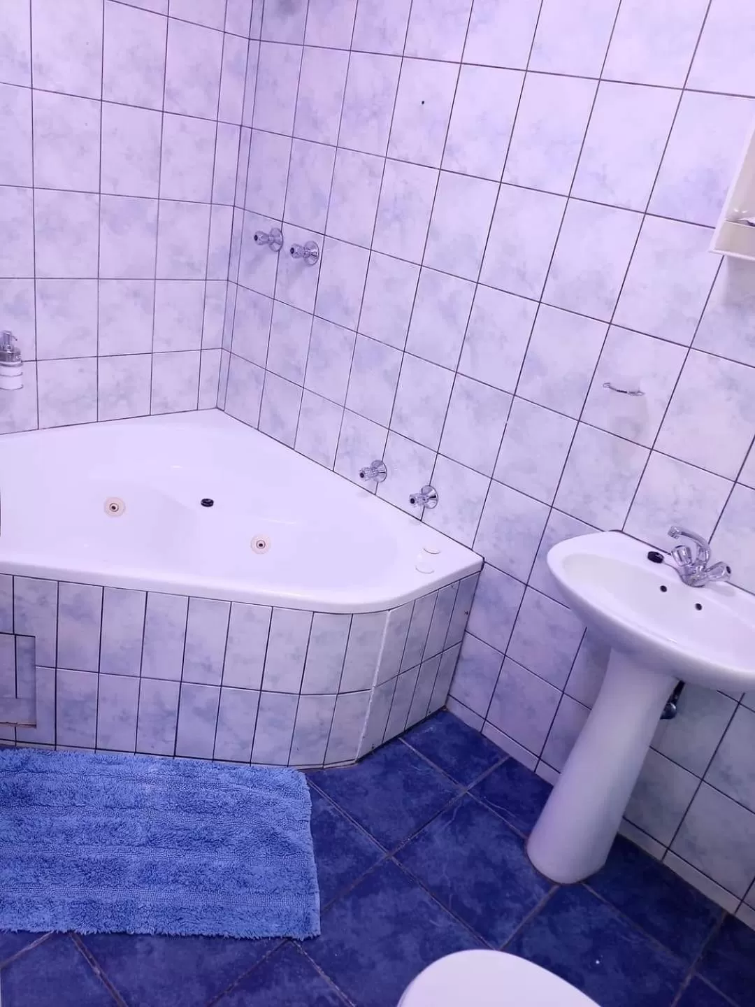 Bath, Bathroom in Queensburgh B&B or Self Catering