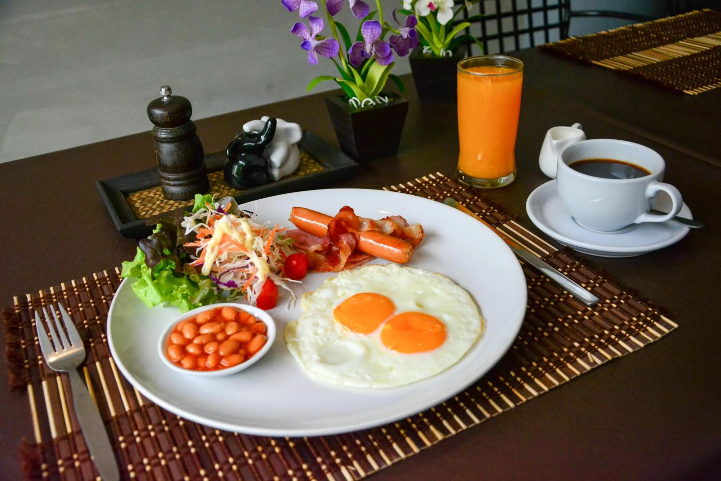American breakfast in Thapae Loft