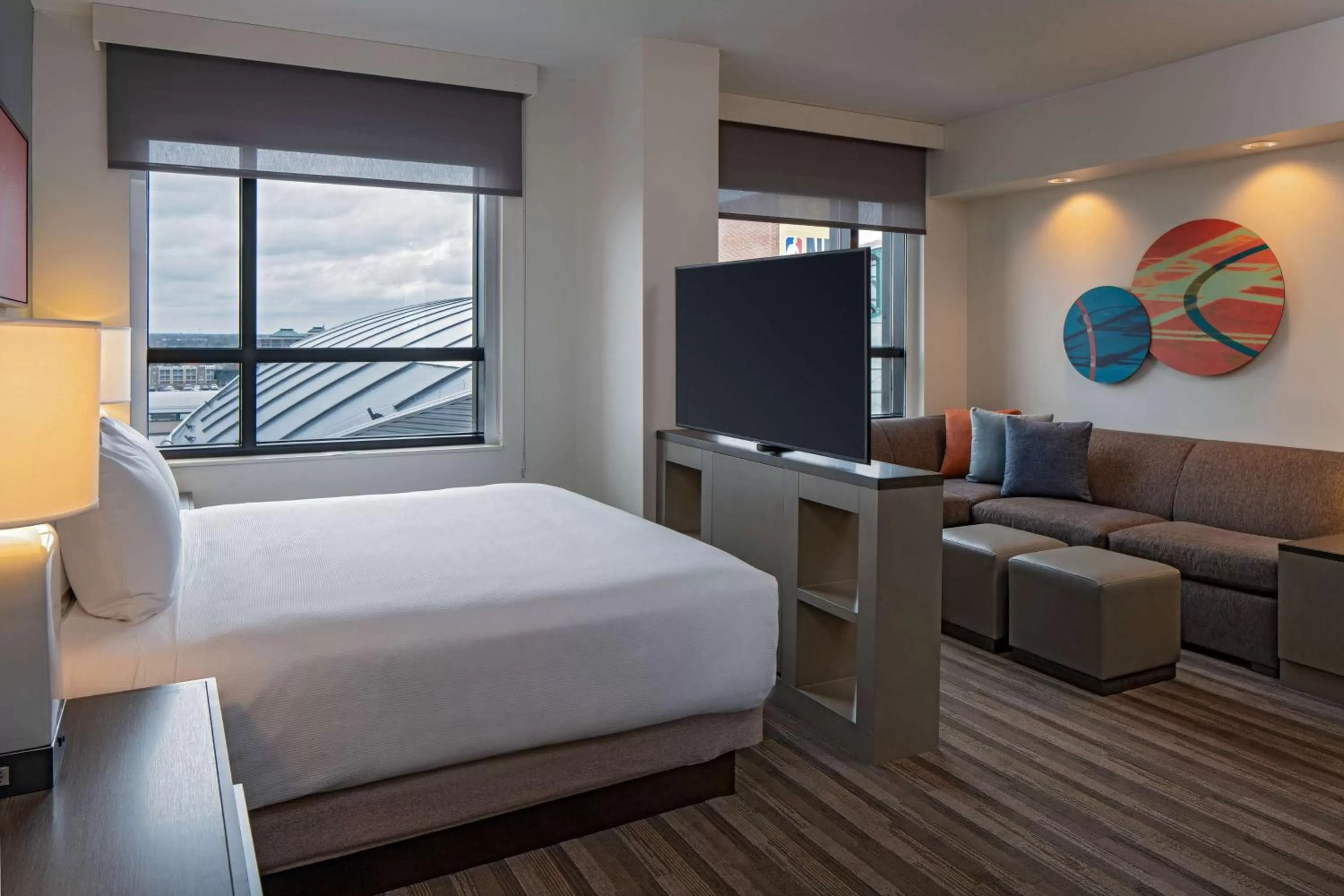 Photo of the whole room, Bed in Hyatt House Indianapolis Downtown