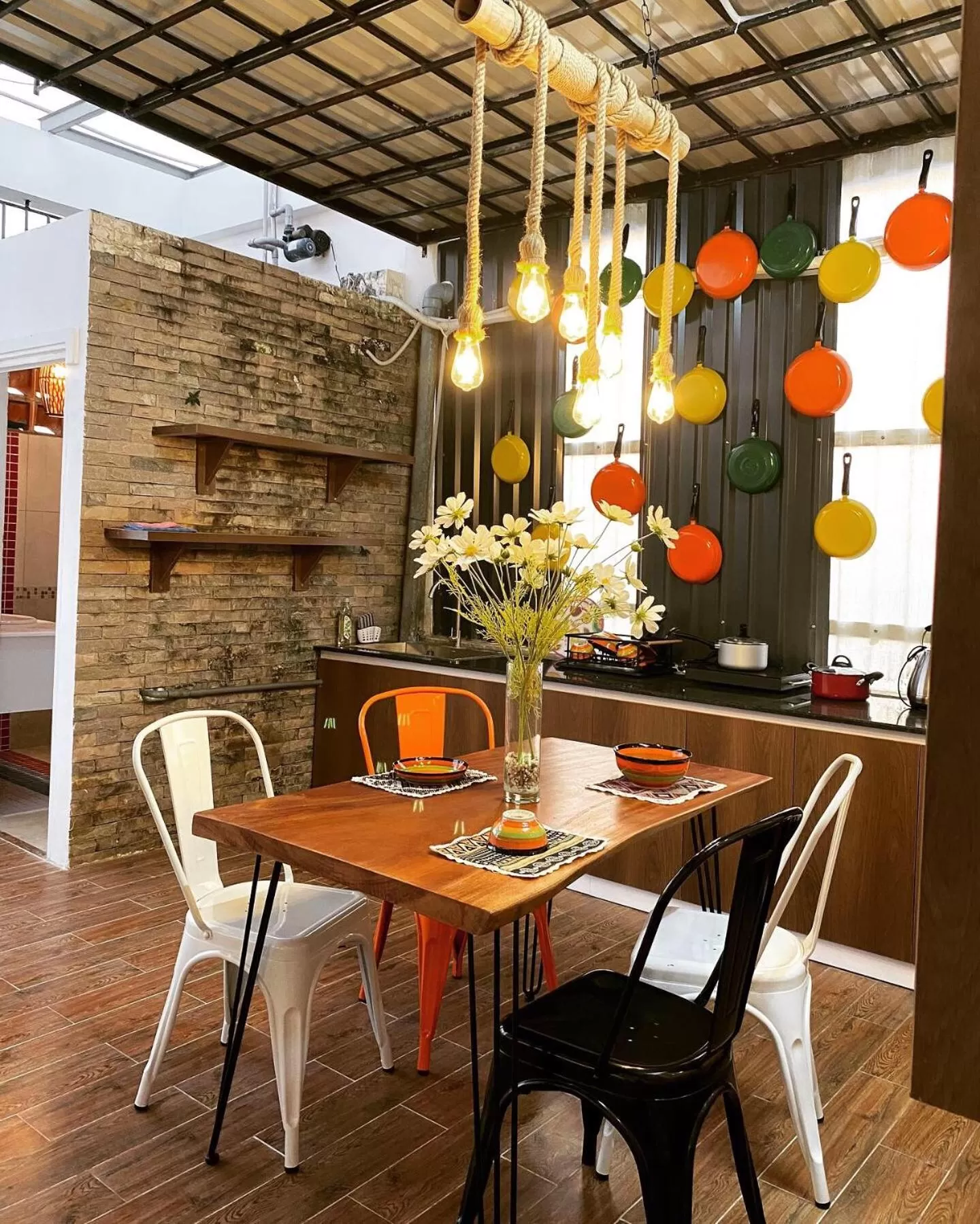 Restaurant/Places to Eat in Emerald Boutique Stay 2