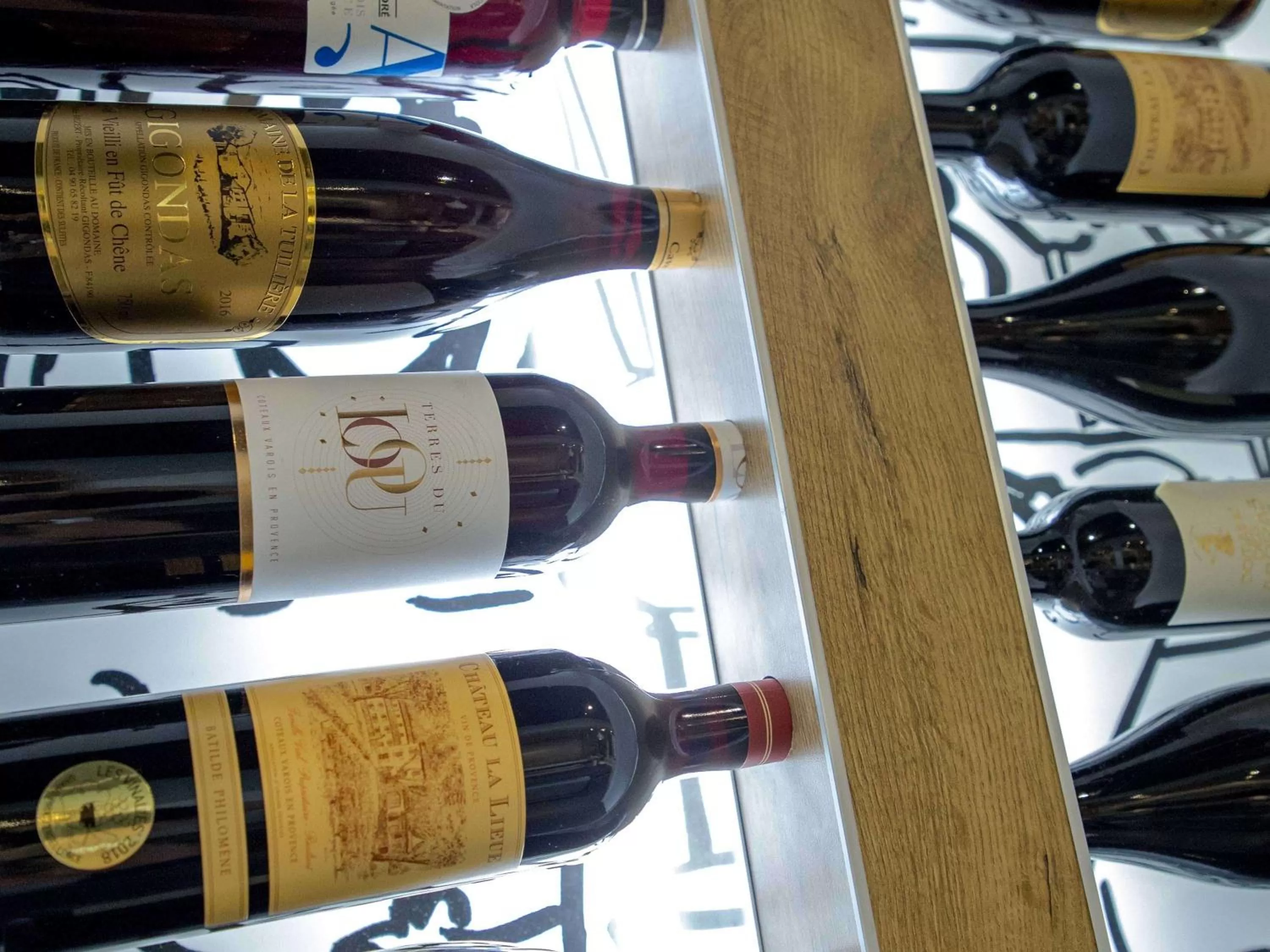 Lounge or bar in ibis Brignoles Provence Verte