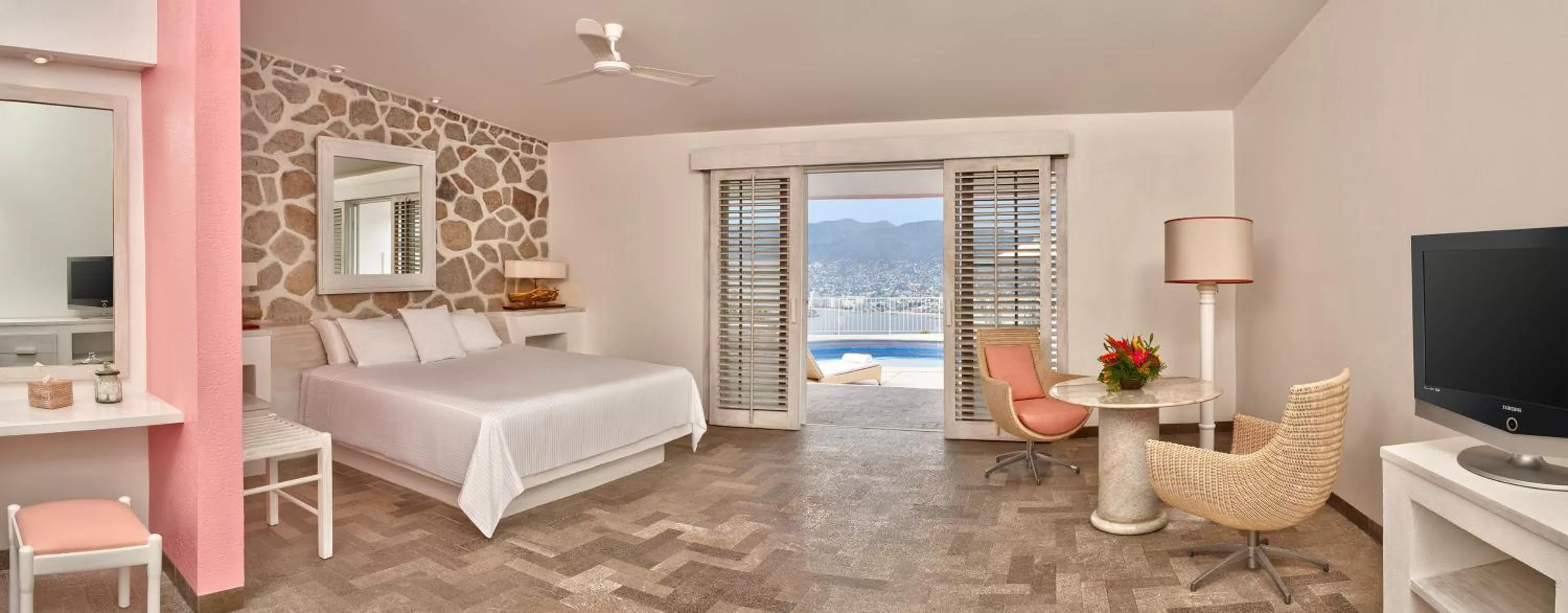 Photo of the whole room, Bed in Las Brisas Acapulco