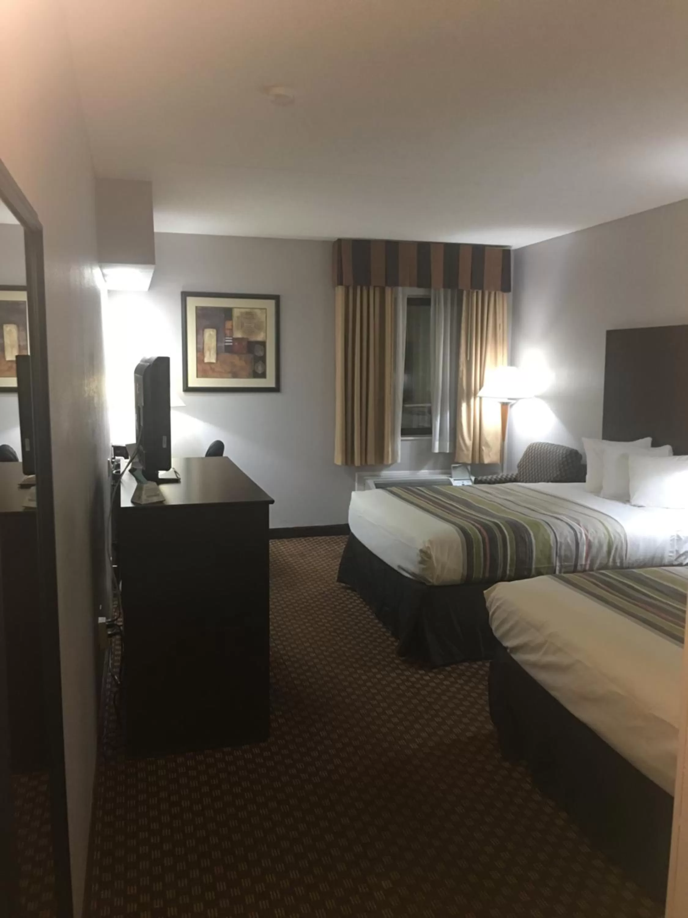 Bed in Country Inn & Suites by Radisson, Indianapolis East, IN
