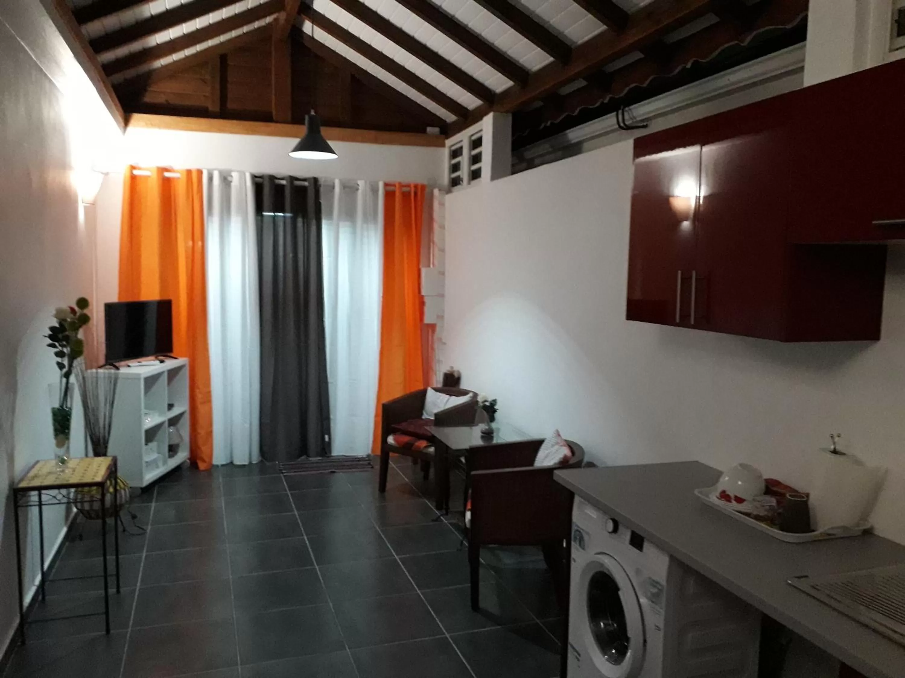 Living room, TV/Entertainment Center in Le Saint Georges