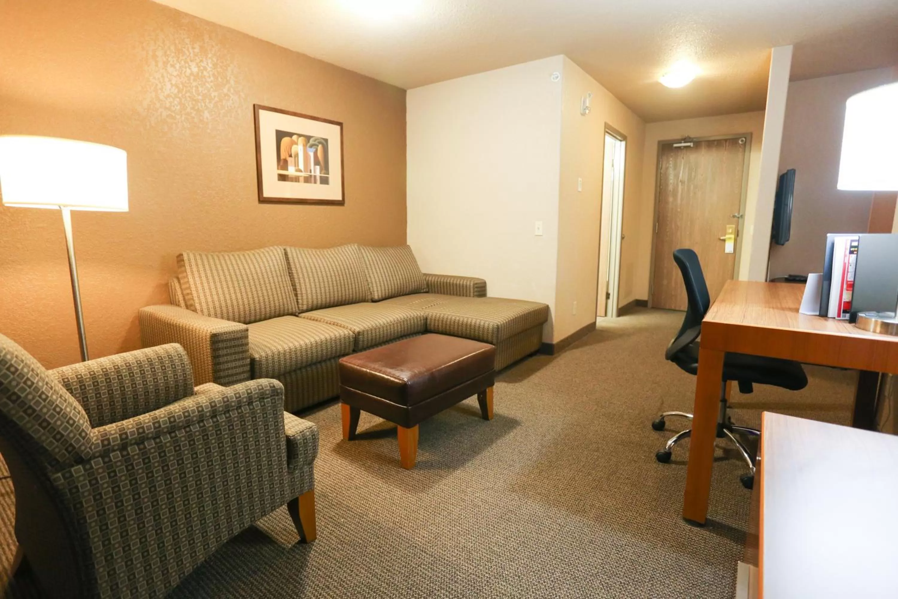 Seating area in Days Inn by Wyndham Calgary Airport