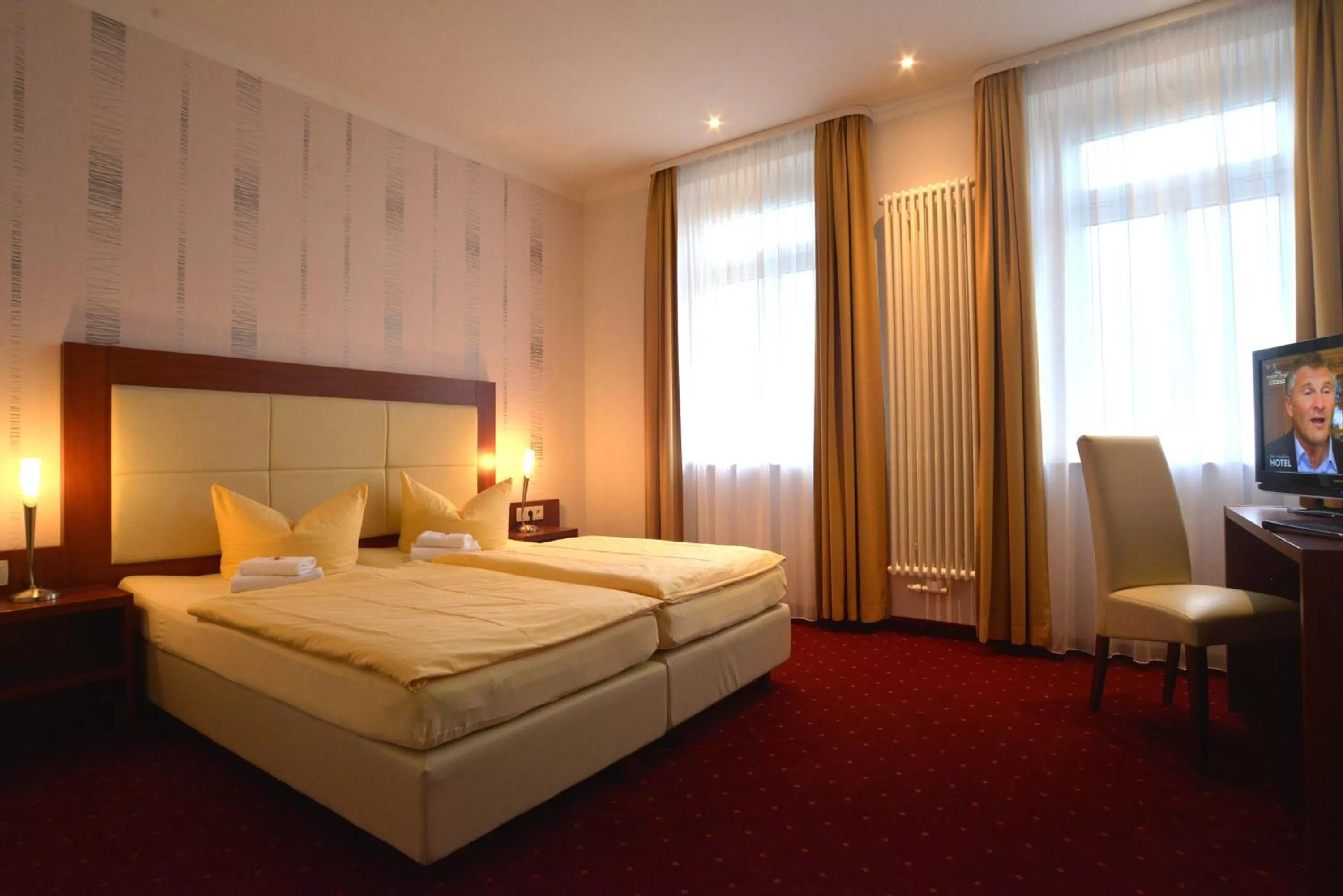 Bedroom, Bed in Hotel via City Leipzig Mitte