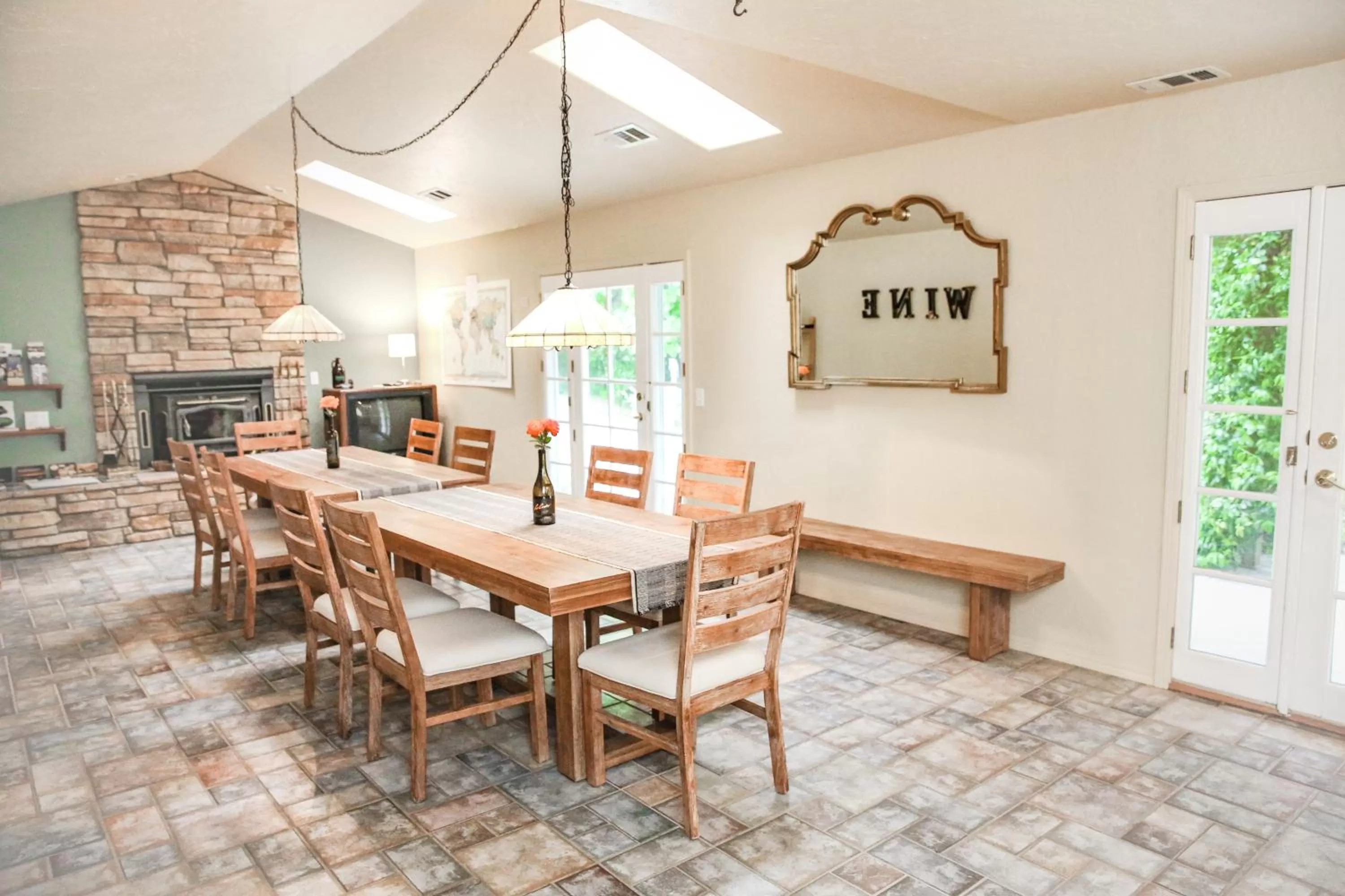 Dining area in The Eden House Vineyard