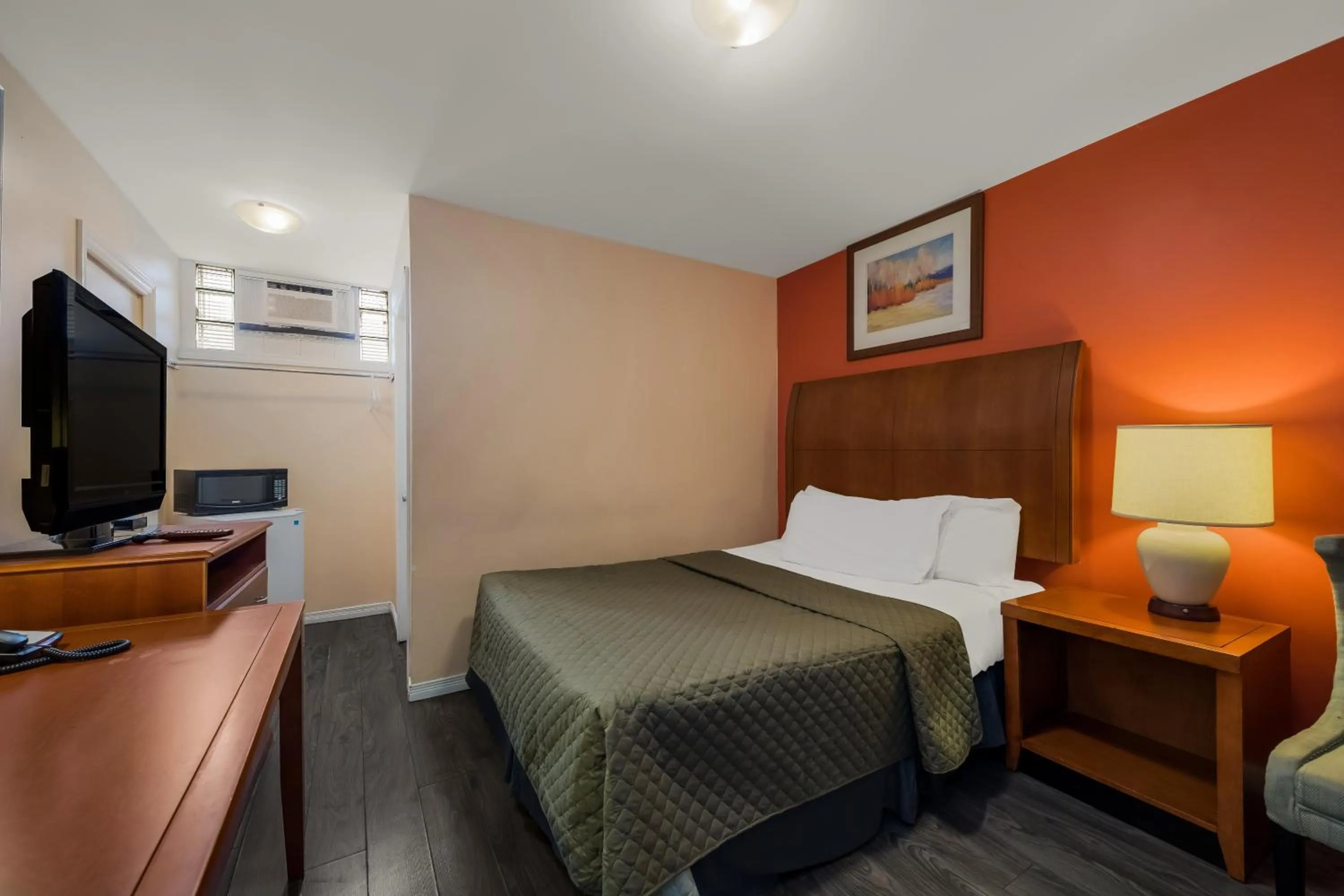 Bed in Knights Inn Burlington