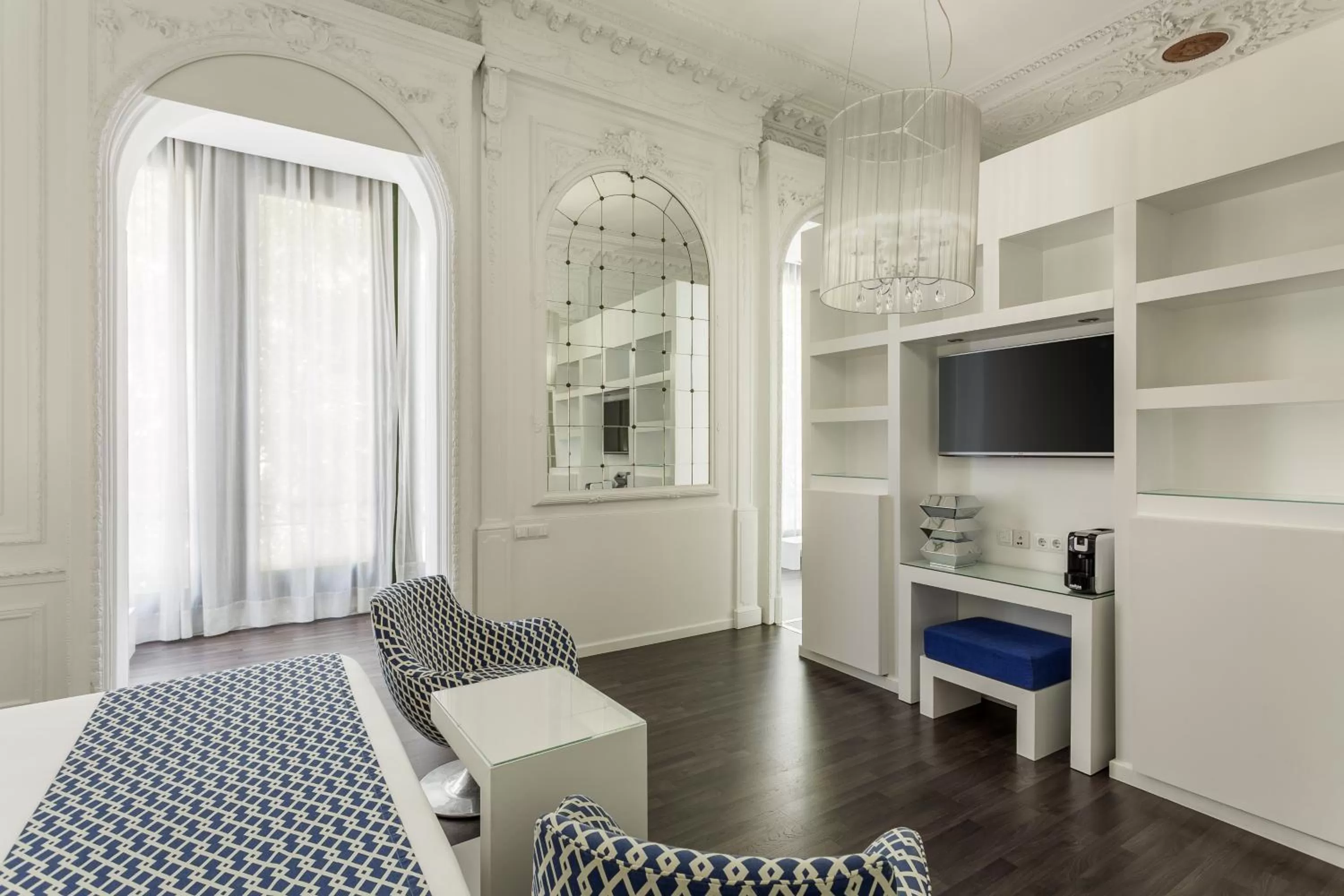 TV and multimedia in Room Mate Carla, Barcelona