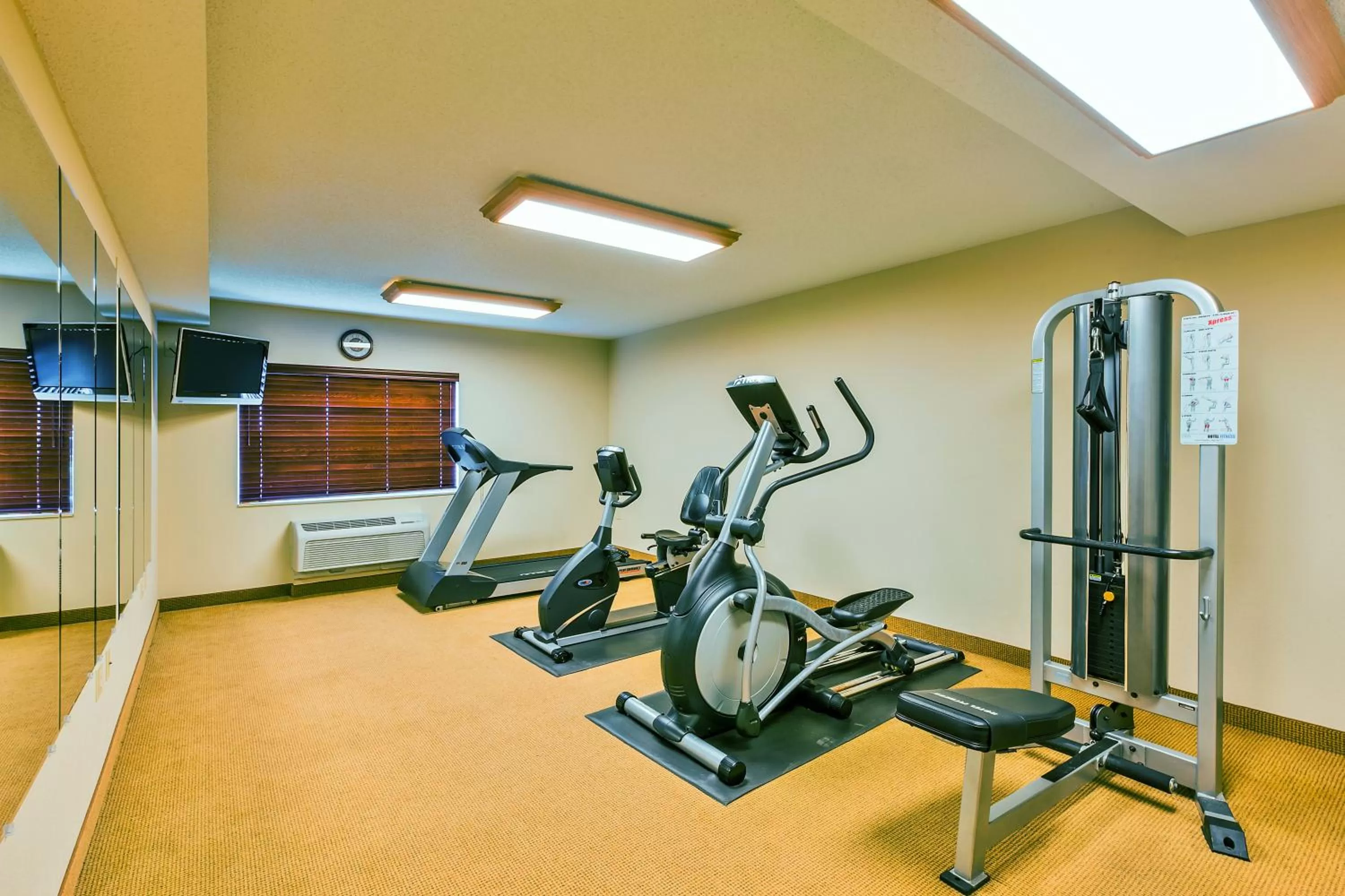 Fitness centre/facilities in AmericInn by Wyndham Monmouth