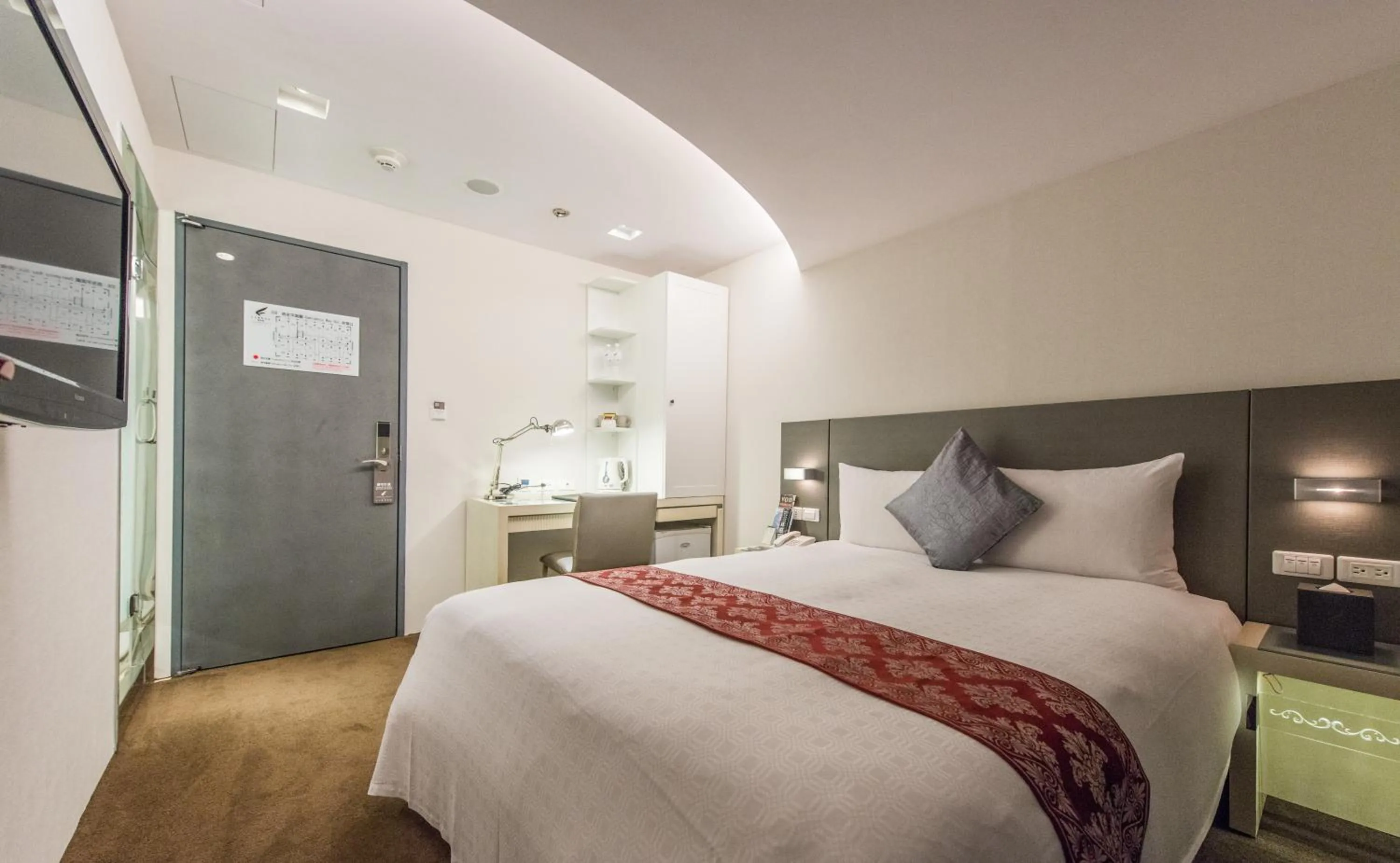 Bed in Forward Hotel Taipei Nangang