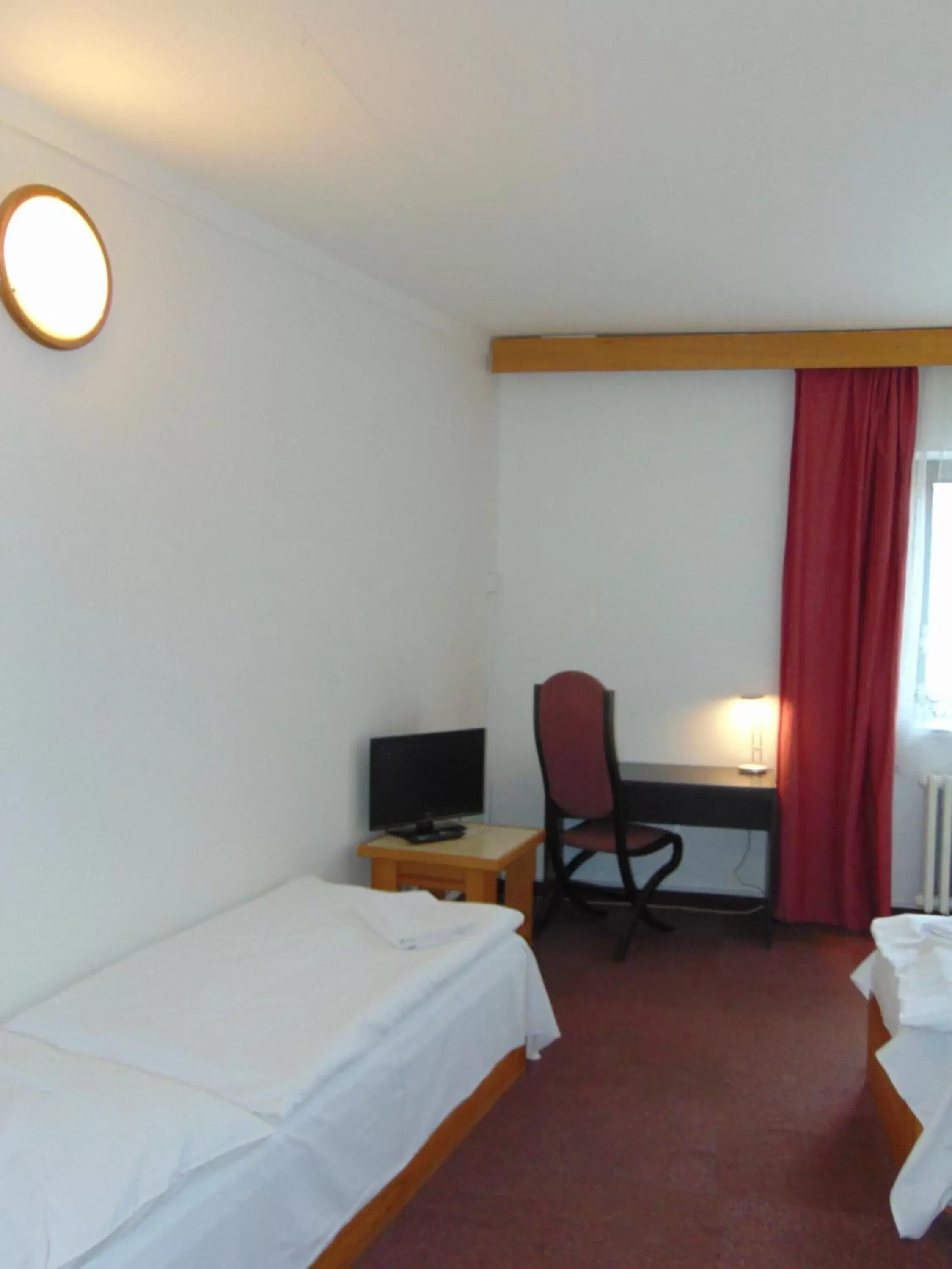 Economy Quadruple Room in Hotel Isora Economy Quadruple Room in Hotel Isora