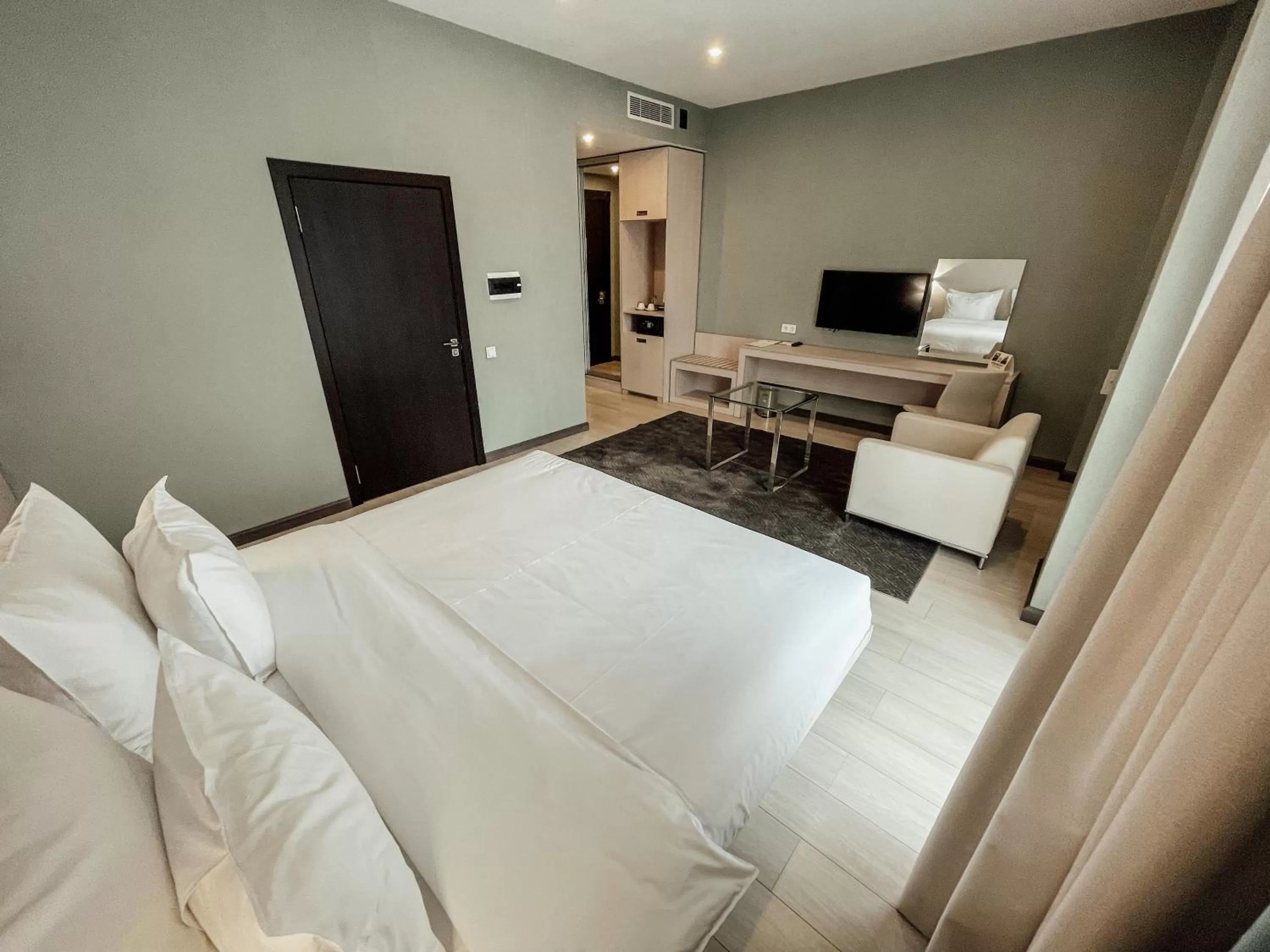 Photo of the whole room, Bed in Resident City Hotel