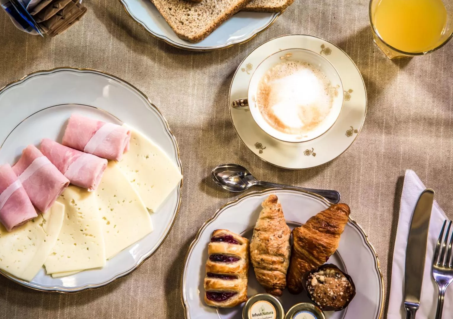 Buffet breakfast in Rinascimento Bed & Breakfast