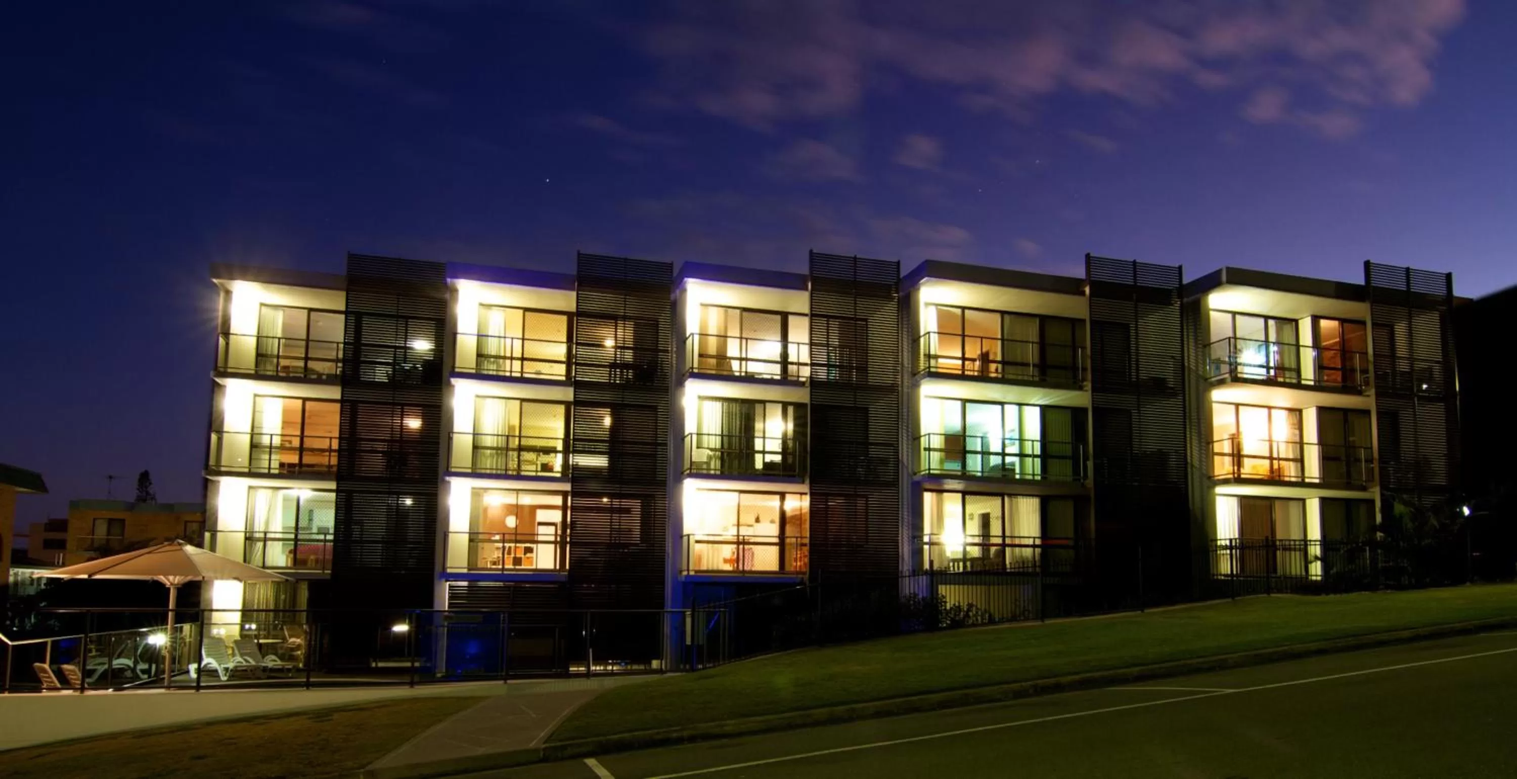 Property building in Merrima Court Holidays